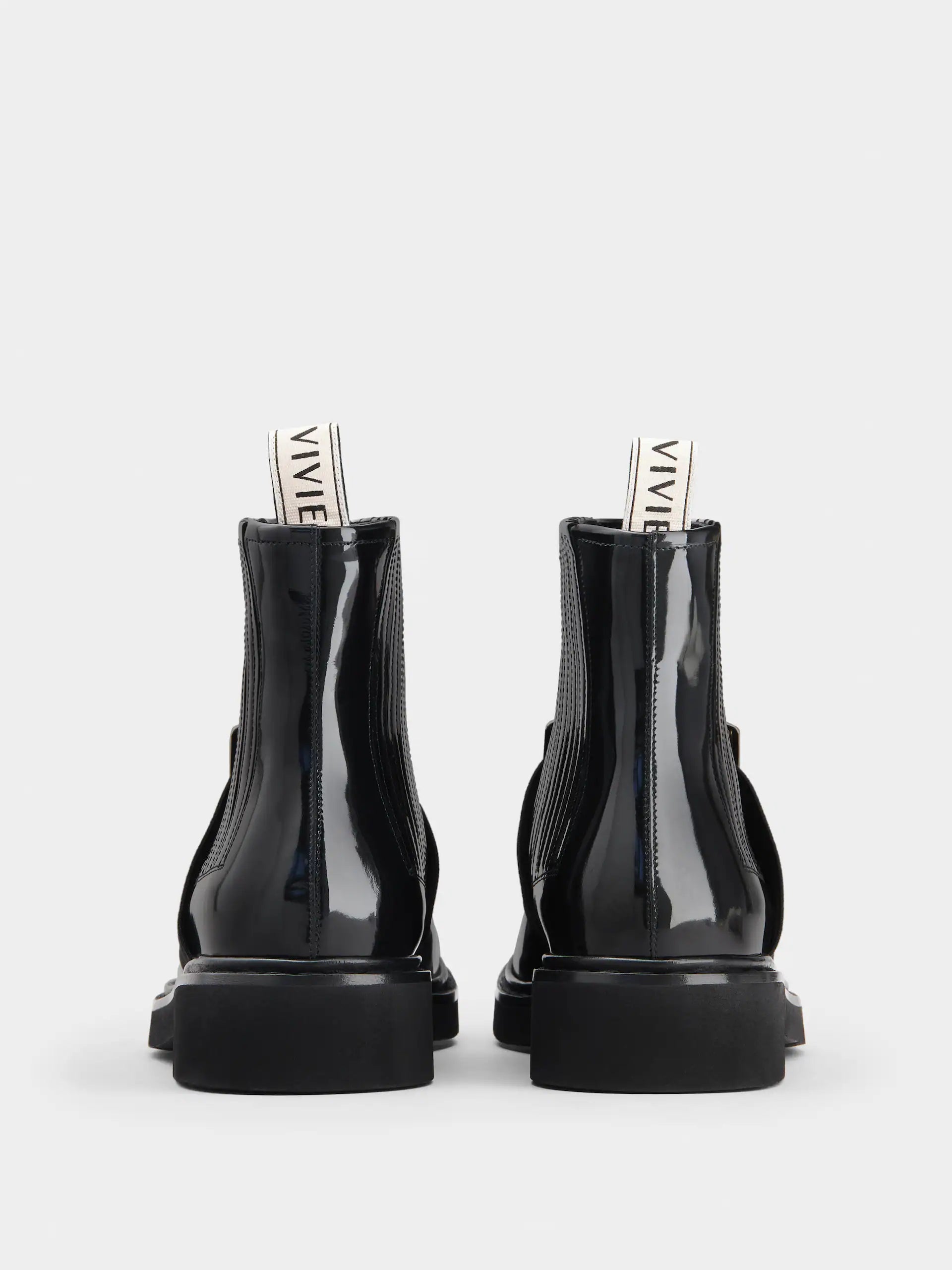 チェルシー ヴィヴ レンジャー メタル バックル アンクルブーツ 25 mm ブラック