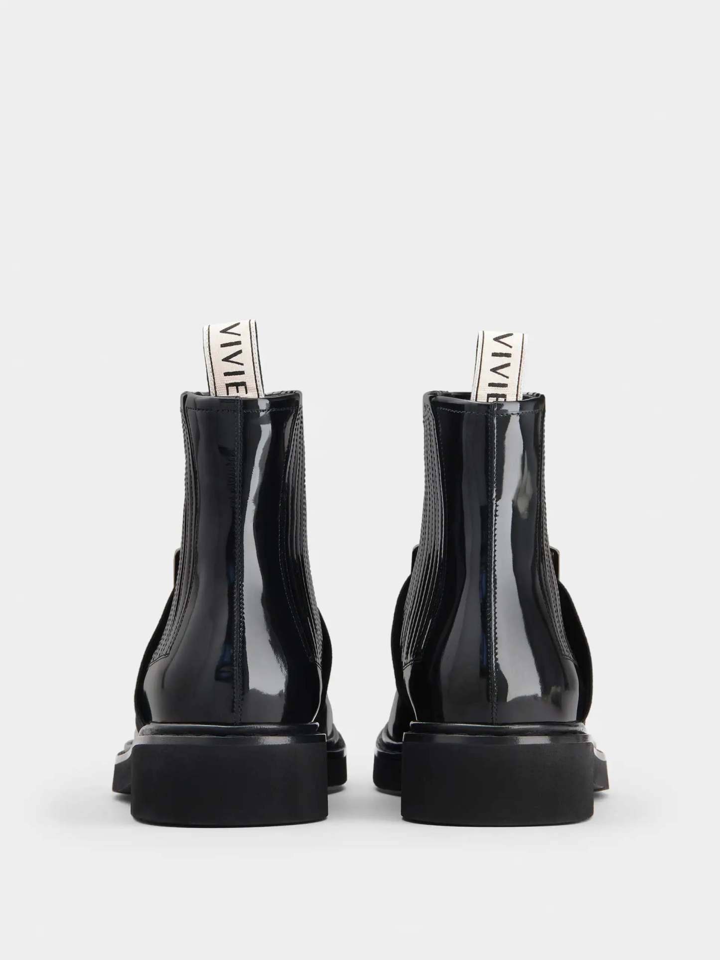 チェルシー ヴィヴ レンジャー メタル バックル アンクルブーツ 25 mm ブラック