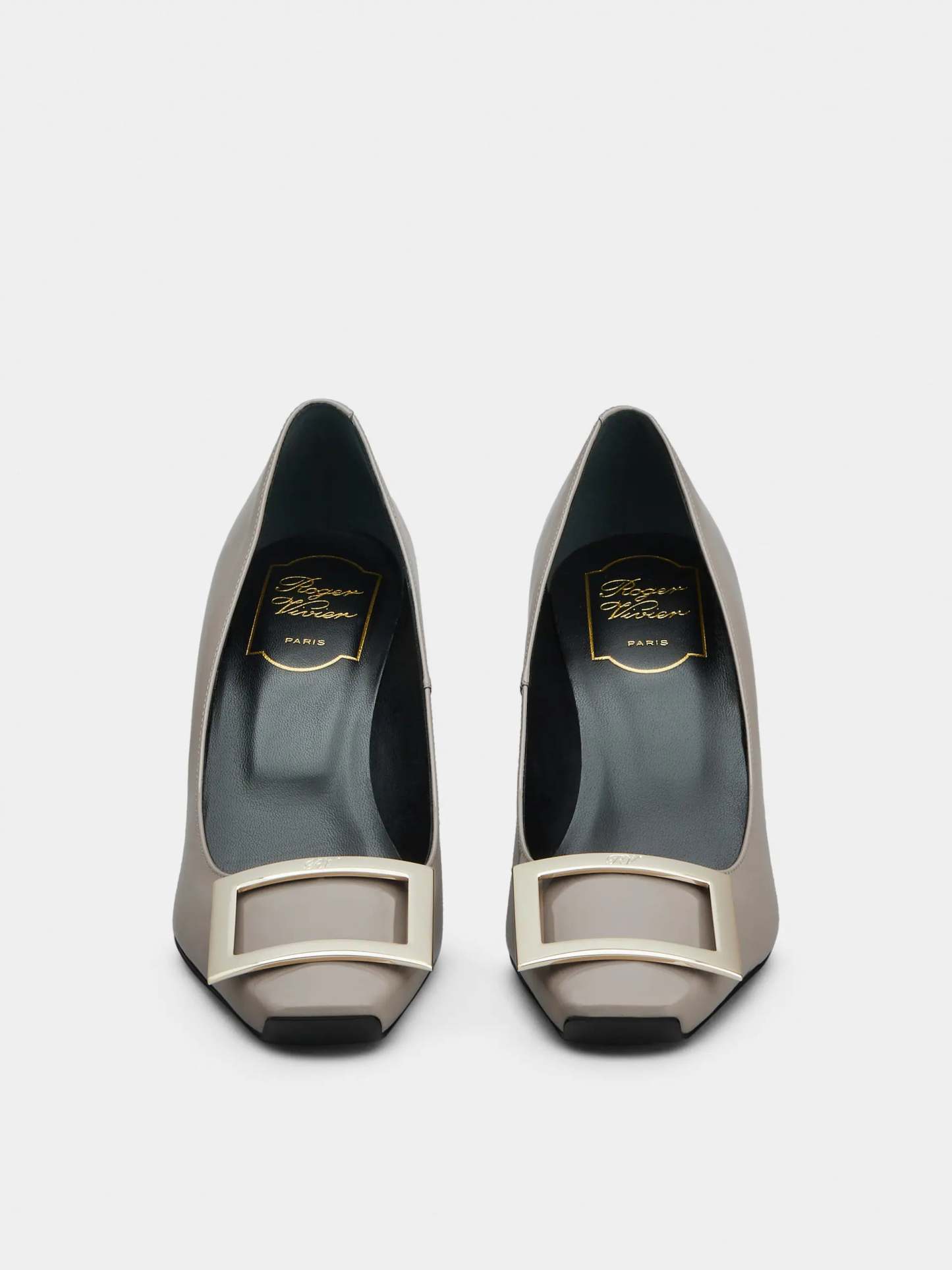 「ベル ヴィヴィエ トランペット」パテントレザー パンプス 70 mm ベージュ