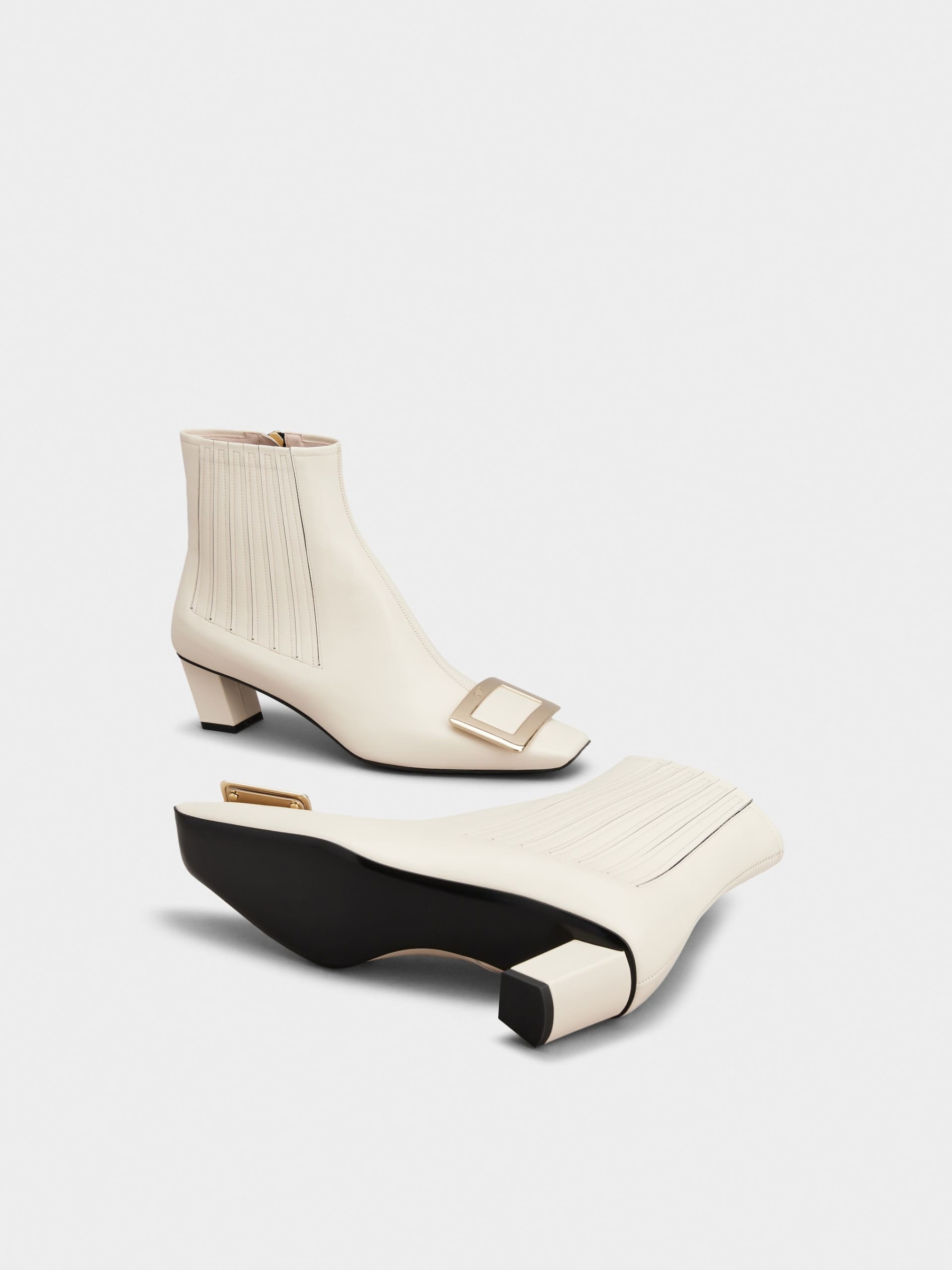 「ベル ヴィヴィエ」 メタル バックル レザー チェルシー アンクル ブーツ 45 mm クリーム