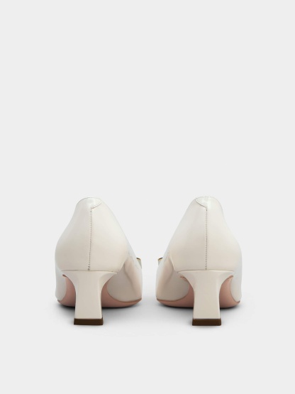 「ベル ヴィヴィエ トランペット」パンプス パテントレザー 45 mm クリーム