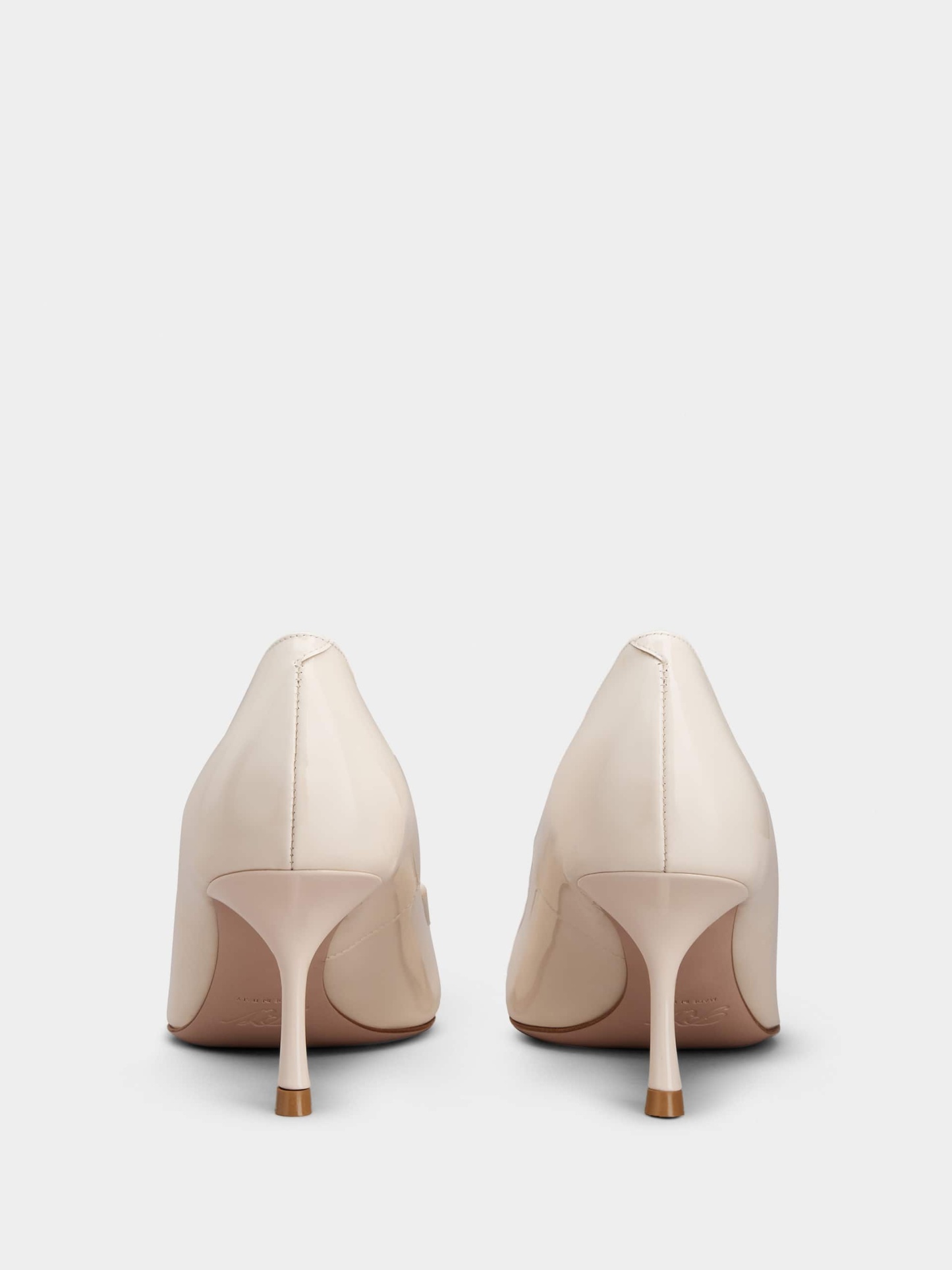 「ヴィヴ イン ザ シティ」 パテントレザー パンプス 65 mm クリーム