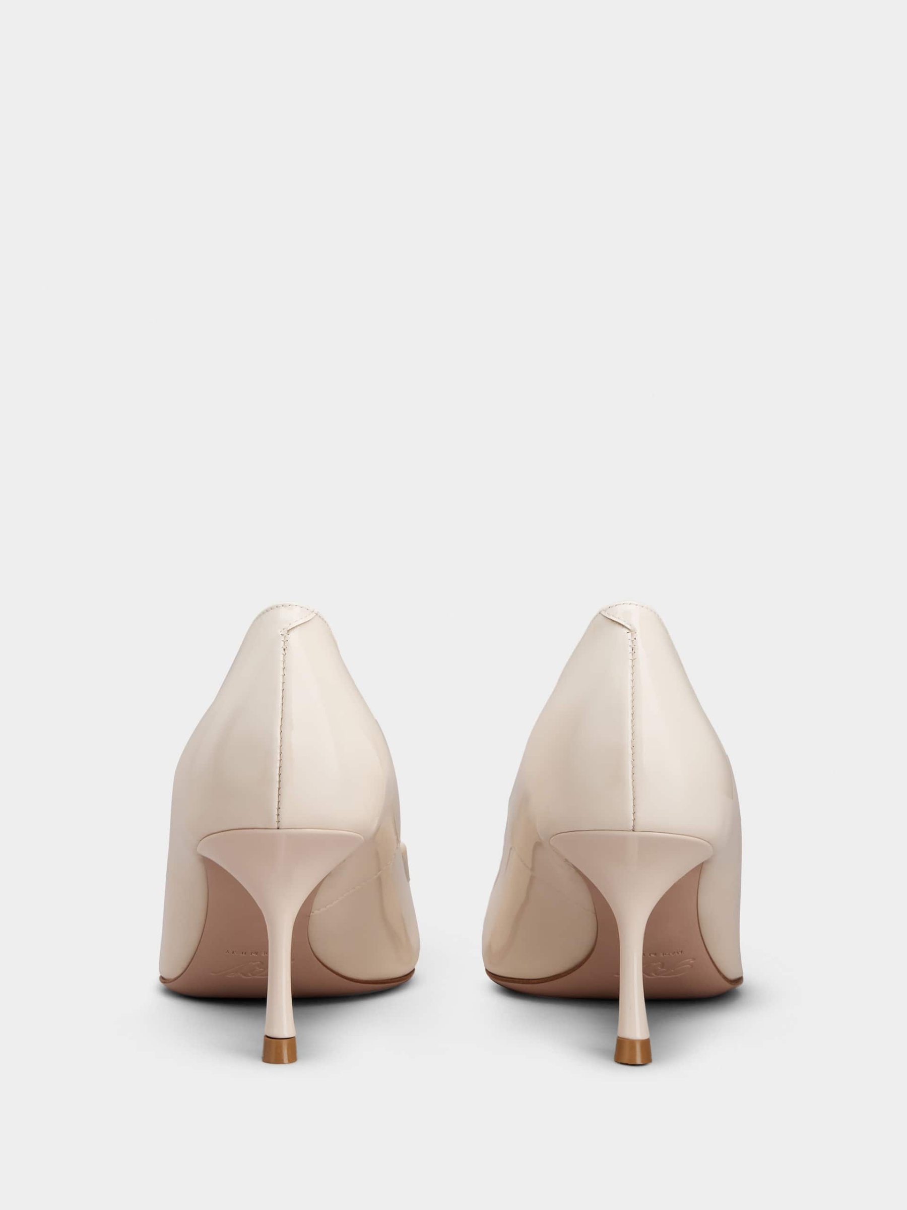 「ヴィヴ イン ザ シティ」 パテントレザー パンプス 65 mm クリーム