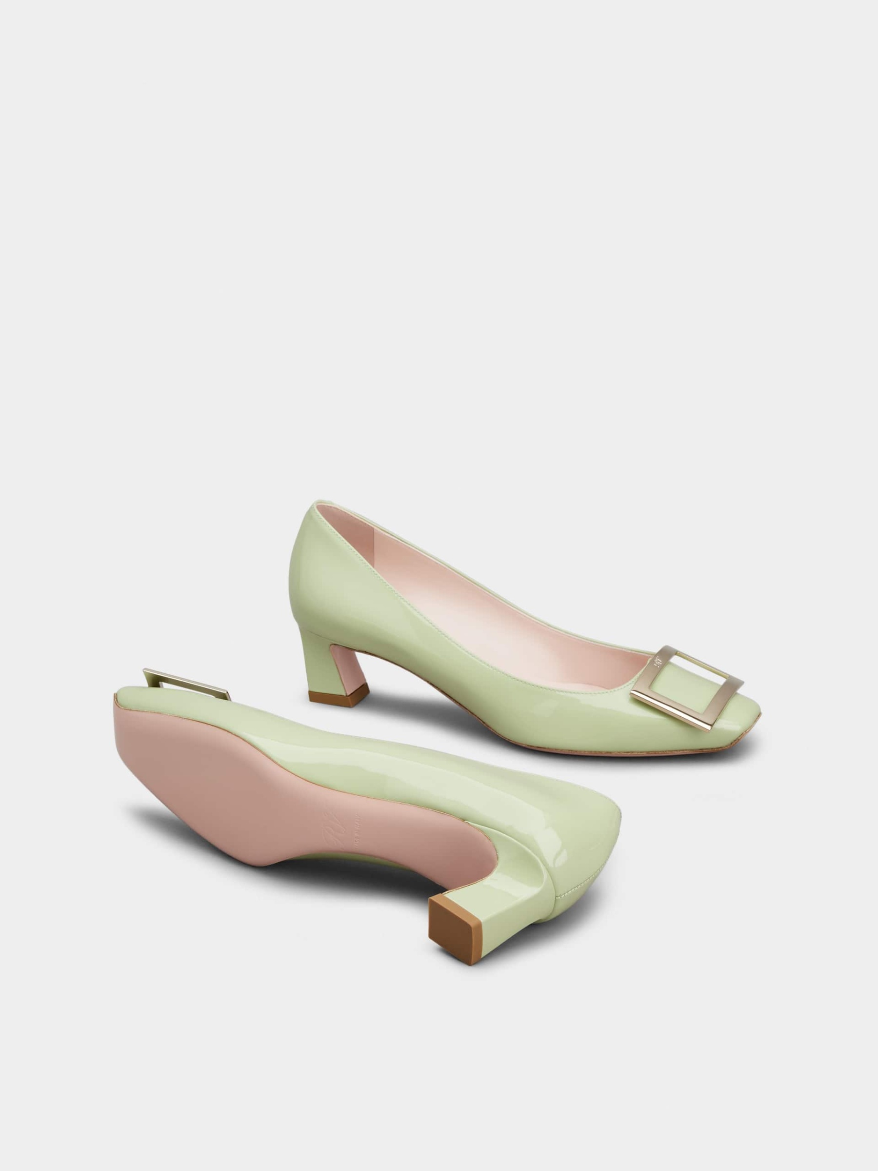 「ベル ヴィヴィエ トランペット」パンプス パテントレザー 45 mm グリーン