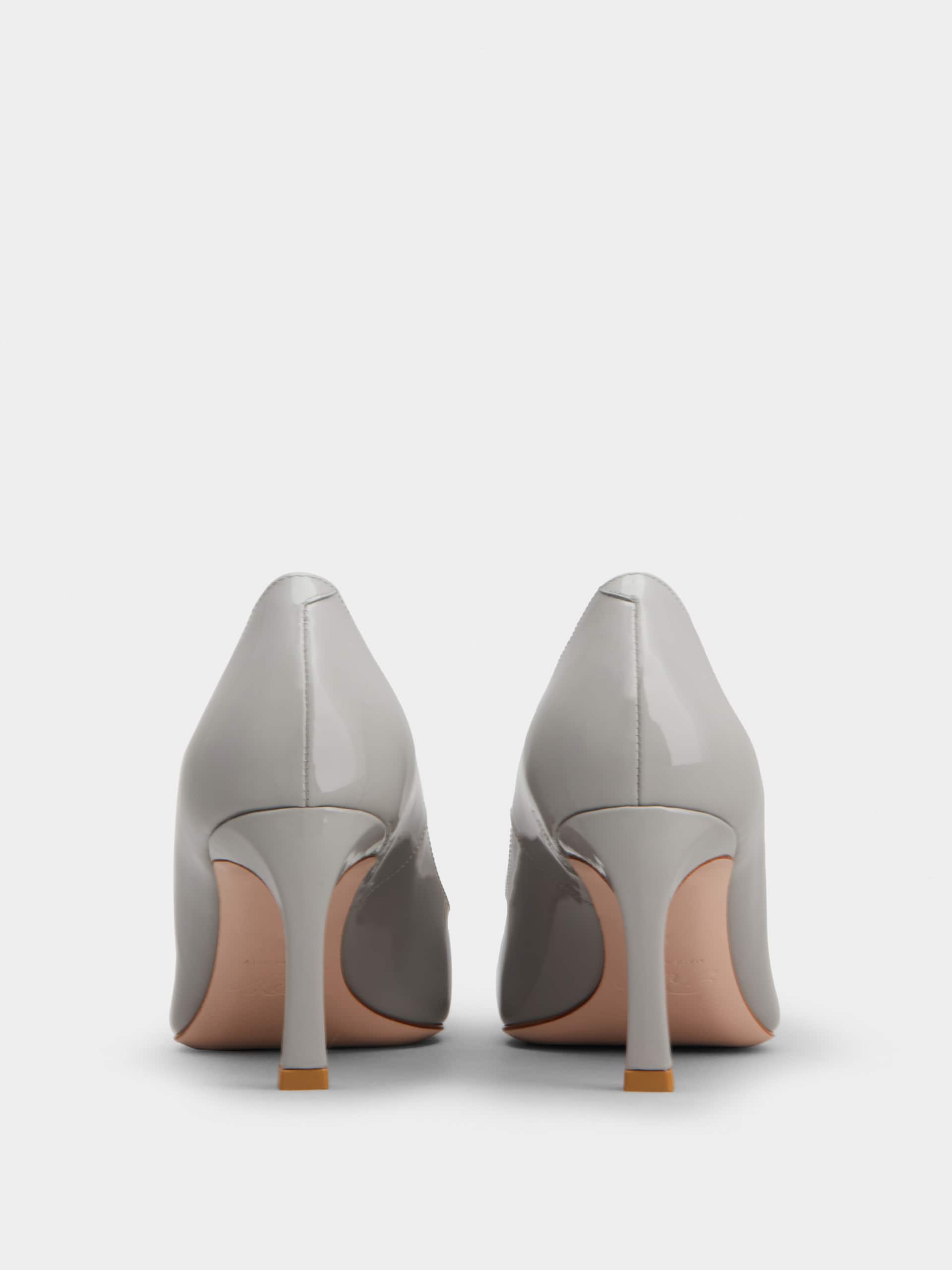 「ベル ヴィヴィエ トランペット」パテントレザー パンプス 70 mm グレー