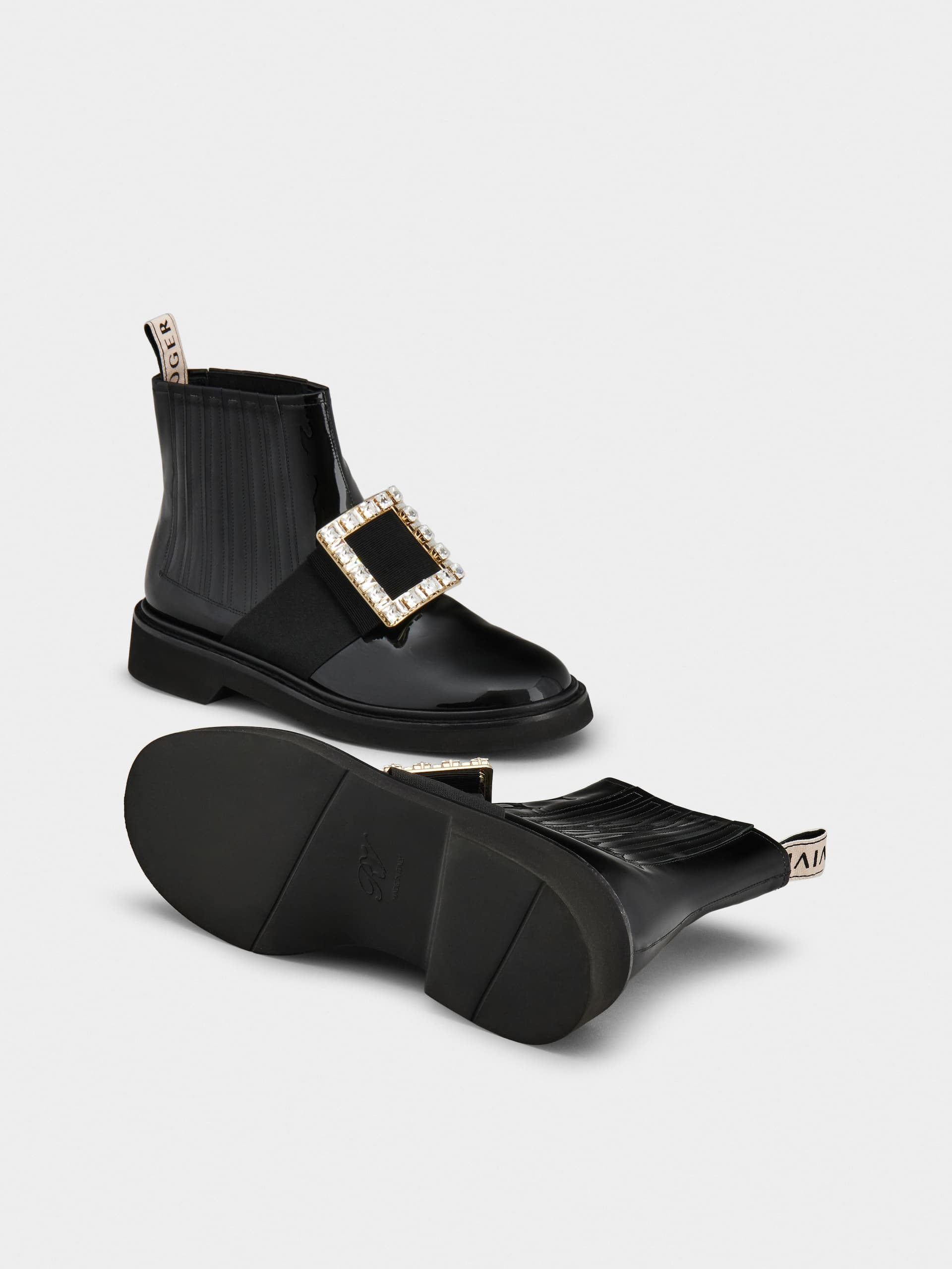 「ヴィヴ レンジャー」ストラス バックル チェルシー アンクルブーツ 25 mm ブラック