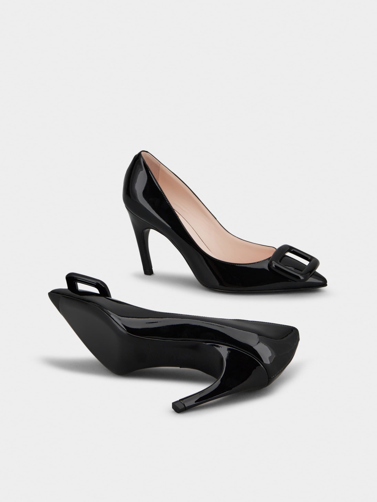 「ヴィヴ ショック」ラッカード バックル パテントレザー パンプス 85 mm ブラック