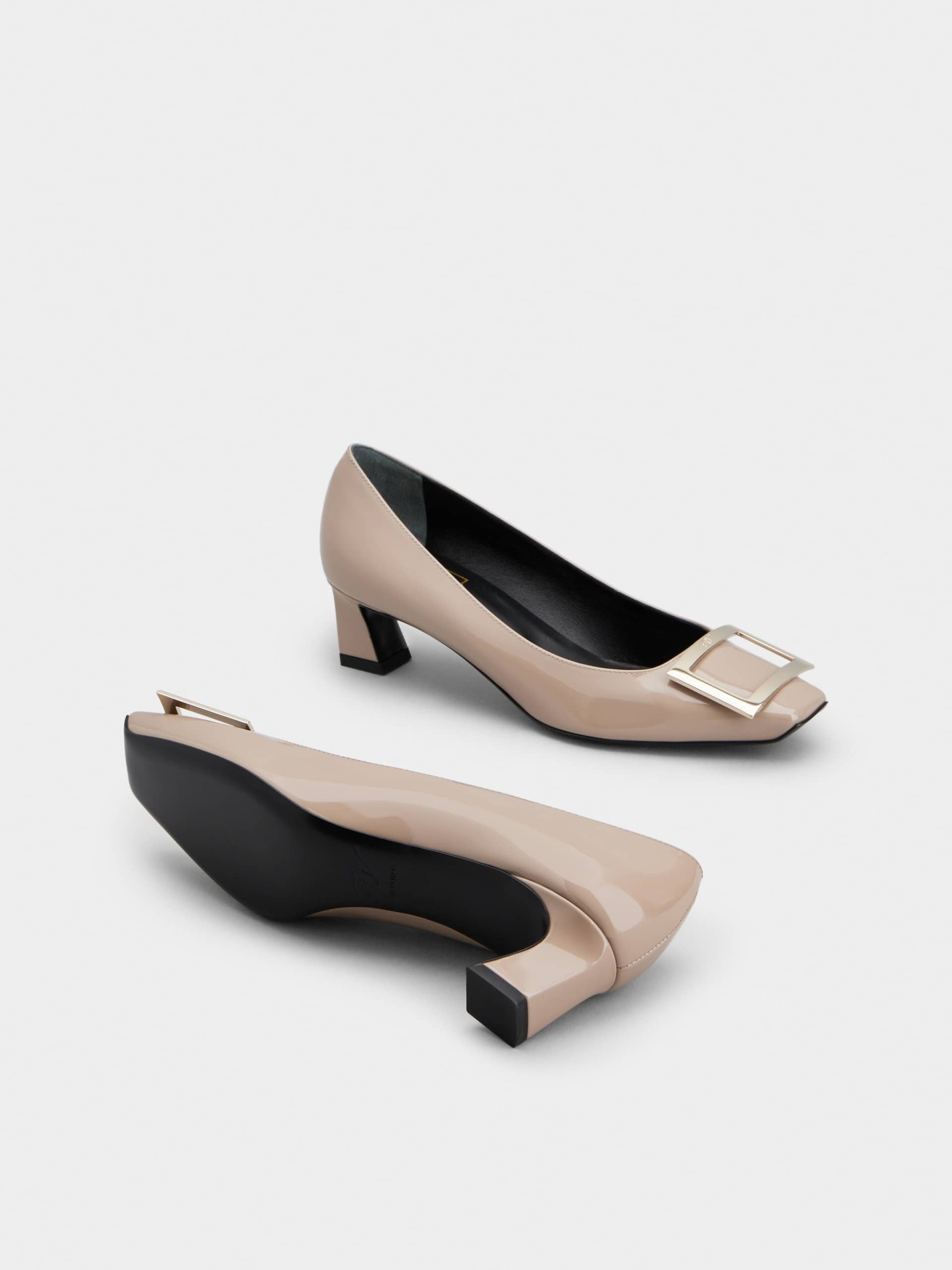 「ベル ヴィヴィエ トランペット」パンプス パテントレザー 45 mm ベージュ