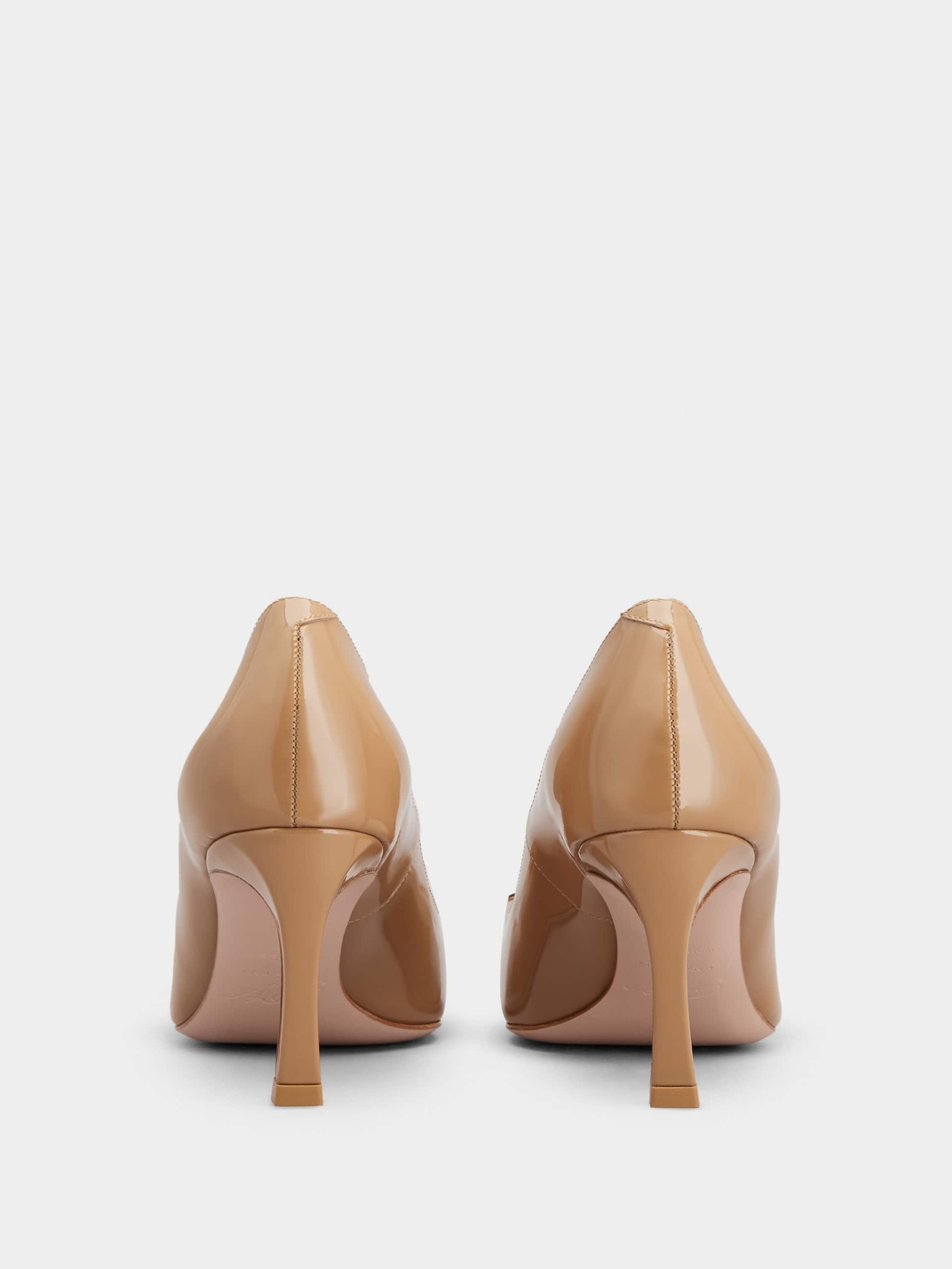 「ベル ヴィヴィエ トランペット」パテントレザー パンプス 70 mm ブラウン