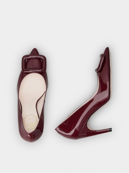 「ヴィヴ ショック」ラッカード バックル パテントレザー パンプス 85 mm ボルドー