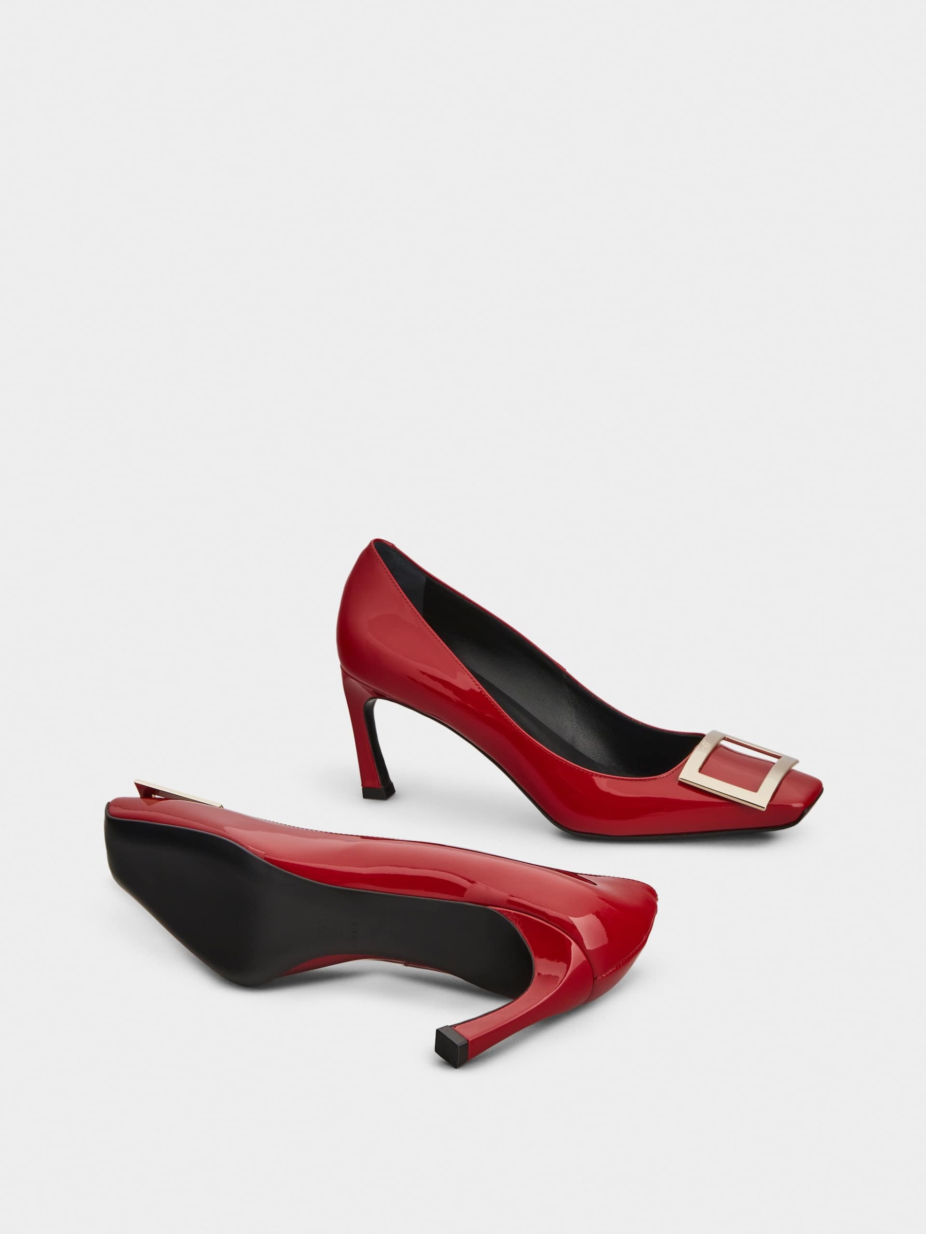 「ベル ヴィヴィエ トランペット」パテントレザー パンプス 70 mm レッド