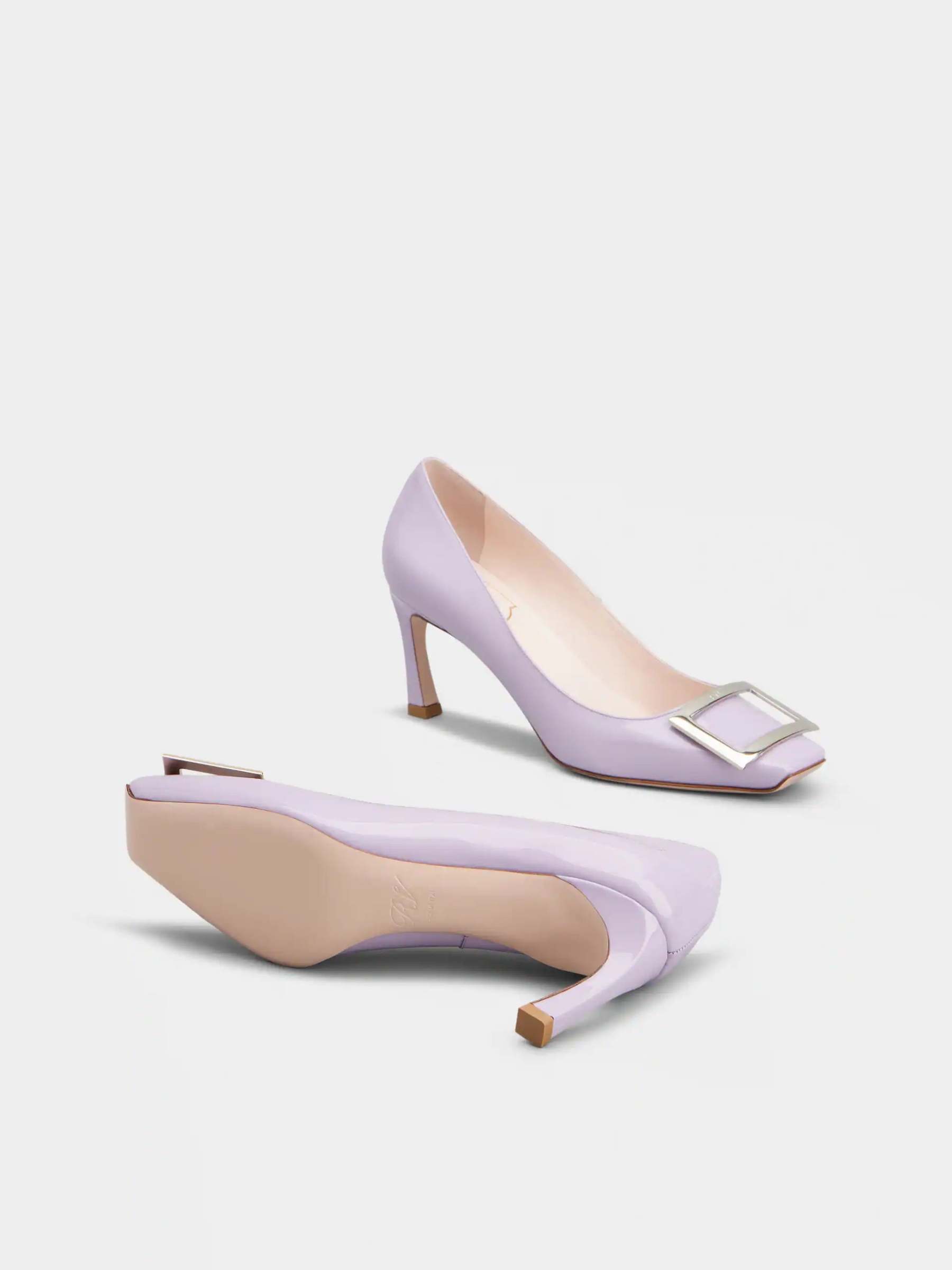 「ベル ヴィヴィエ トランペット」パテントレザー パンプス 70 mm バイオレット