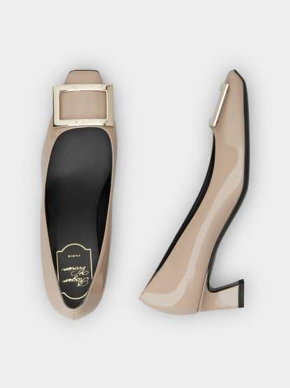 「ベル ヴィヴィエ トランペット」パンプス パテントレザー 45 mm ベージュ