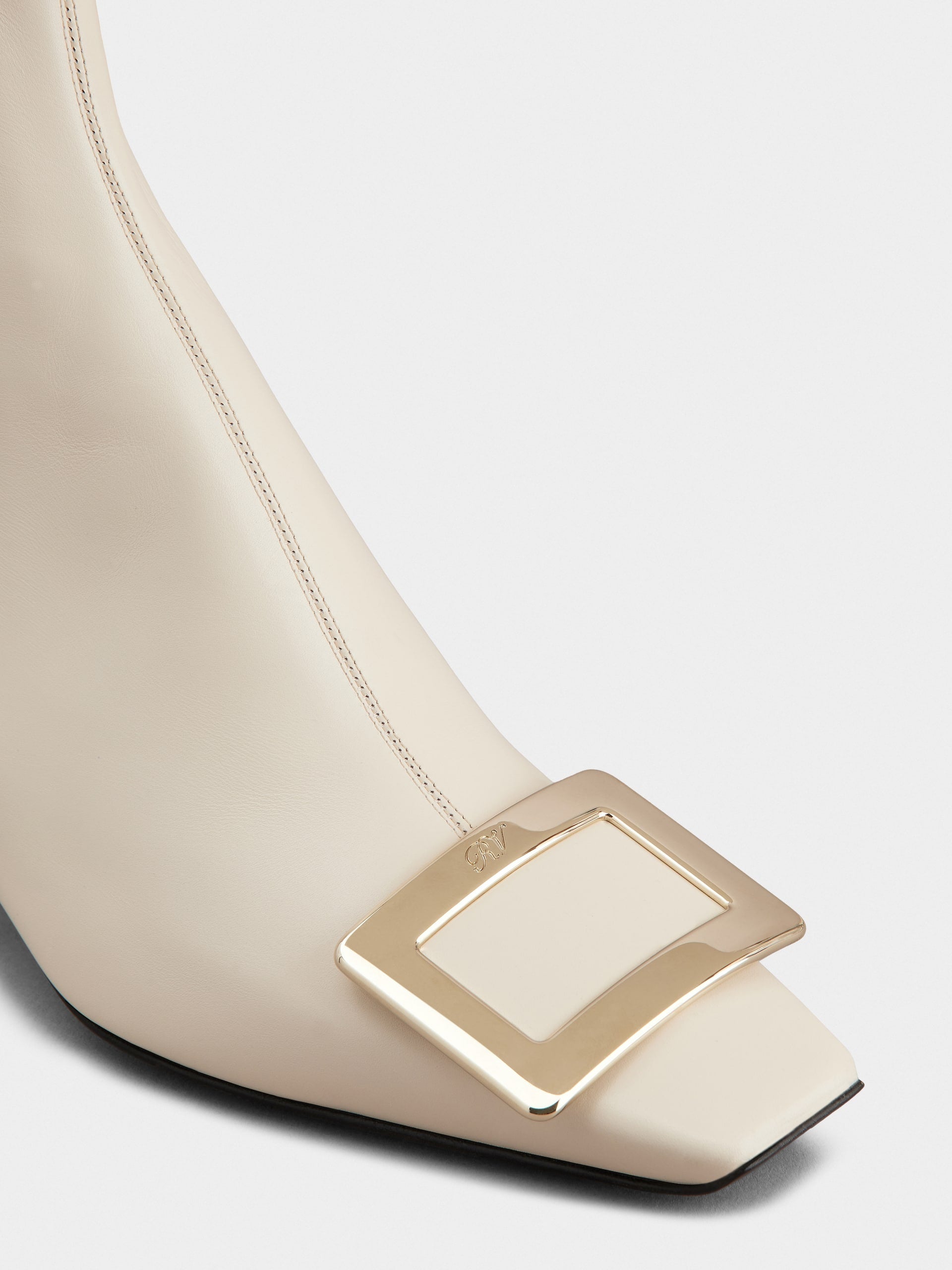 「ベル ヴィヴィエ」 メタル バックル レザー チェルシー アンクル ブーツ 45 mm クリーム