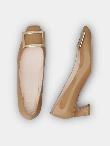 「ベル ヴィヴィエ トランペット」パンプス パテントレザー 45 mm ブラウン