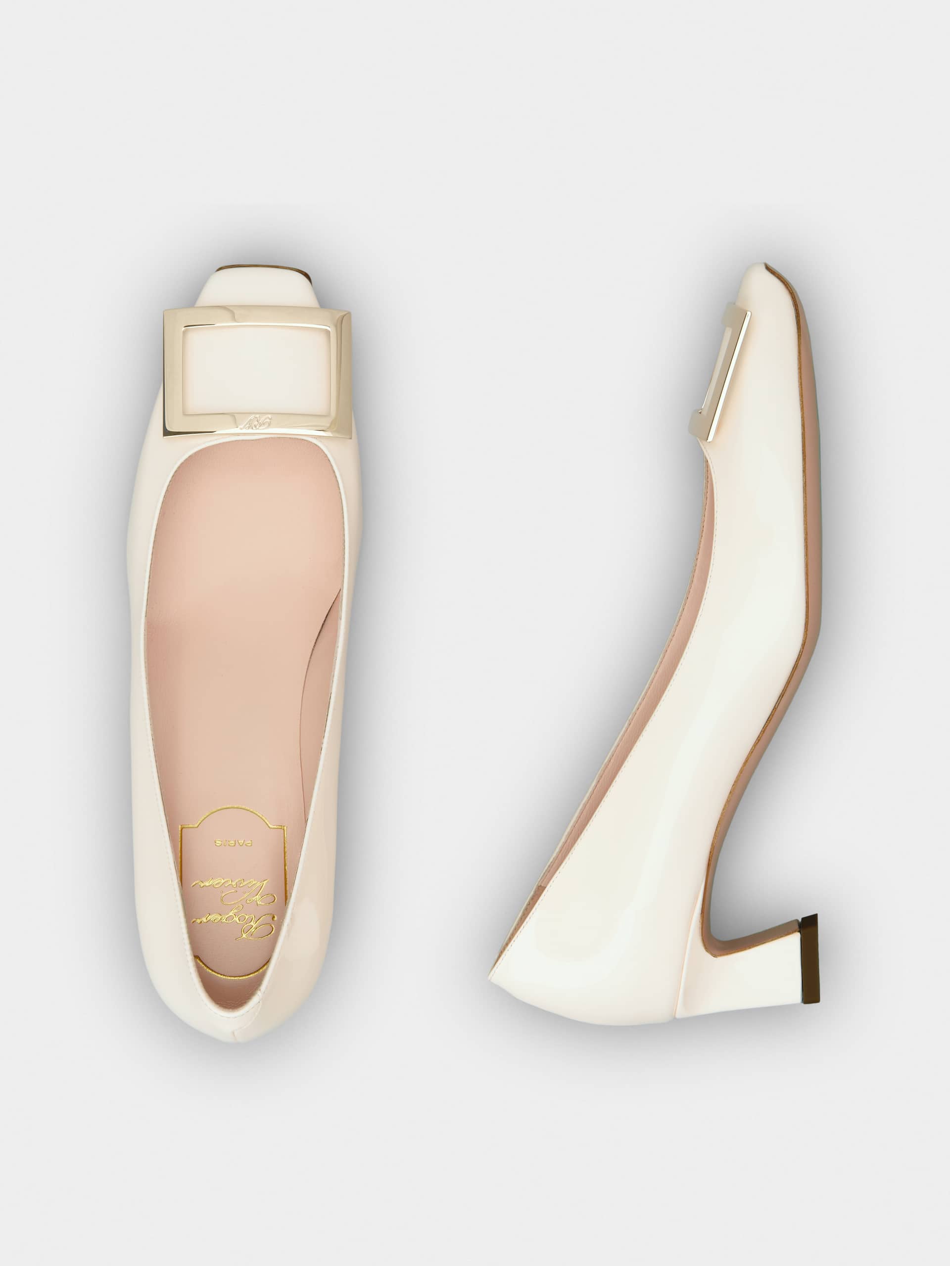 「ベル ヴィヴィエ トランペット」パンプス パテントレザー 45 mm クリーム