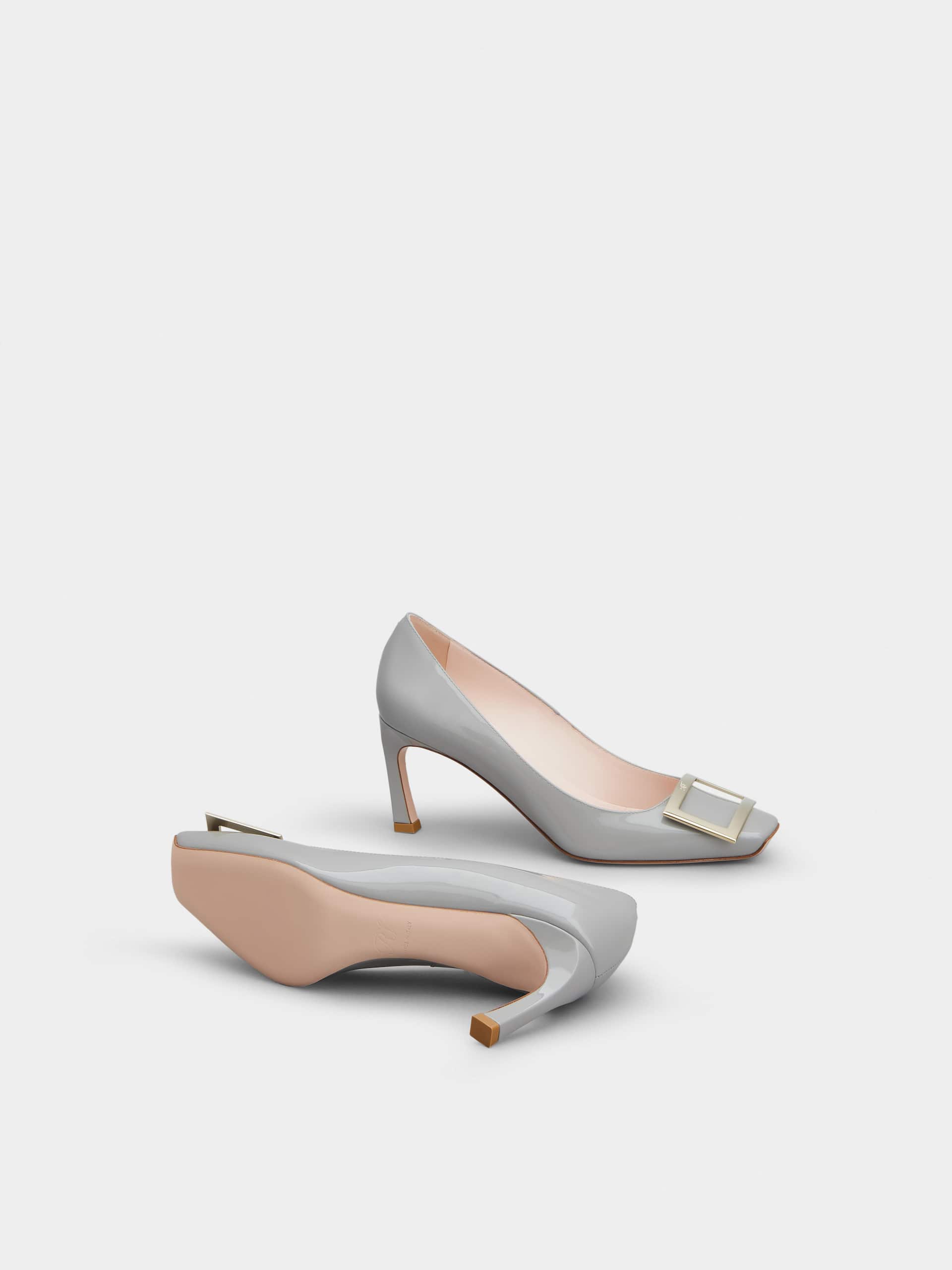 「ベル ヴィヴィエ トランペット」パテントレザー パンプス 70 mm グレー