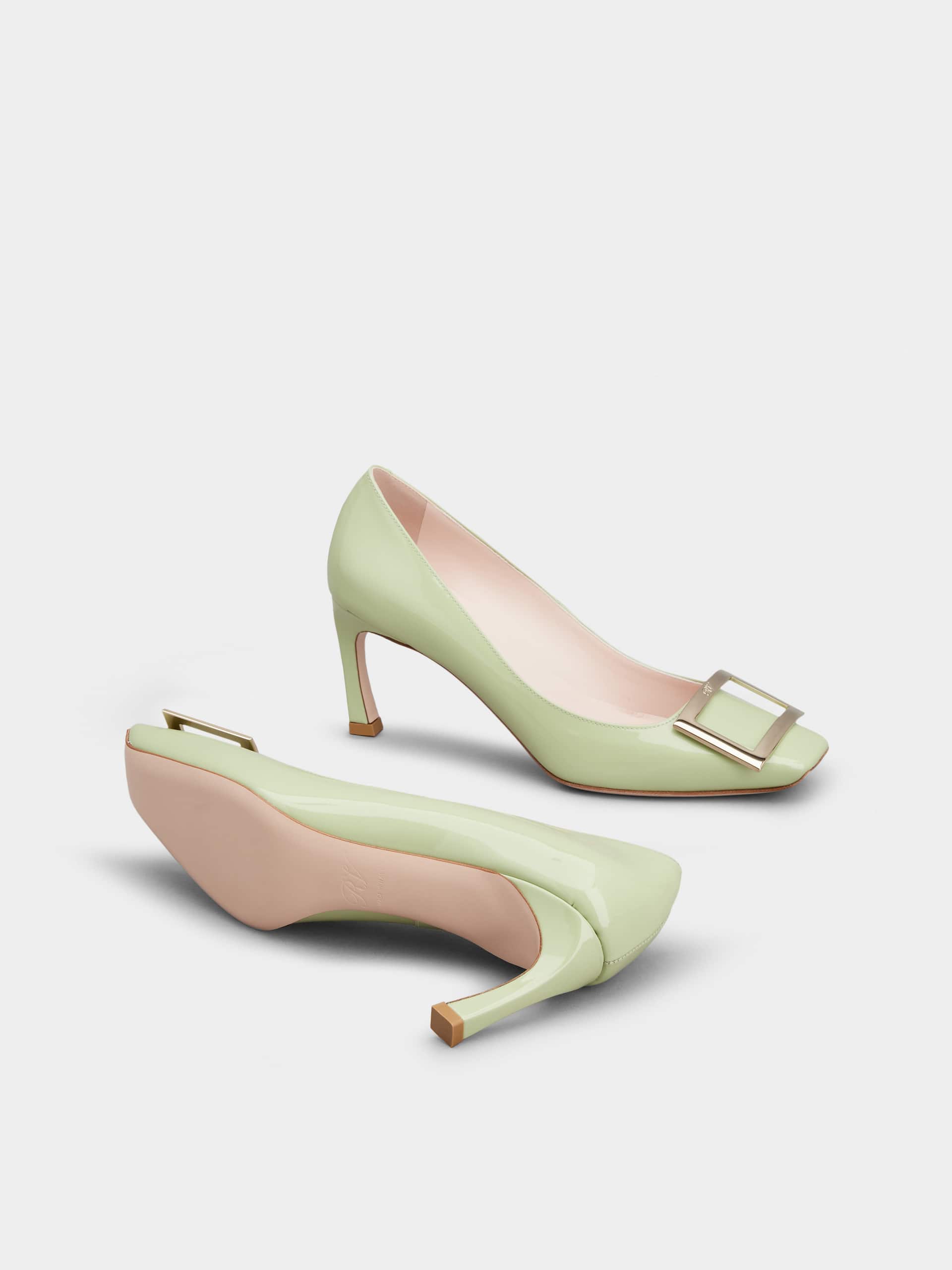 「ベル ヴィヴィエ トランペット」パテントレザー パンプス 70 mm グリーン