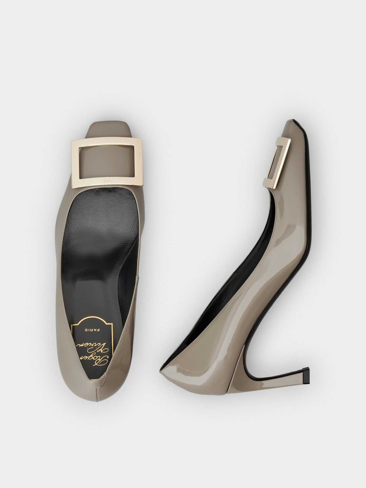 「ベル ヴィヴィエ トランペット」パテントレザー パンプス 70 mm ベージュ