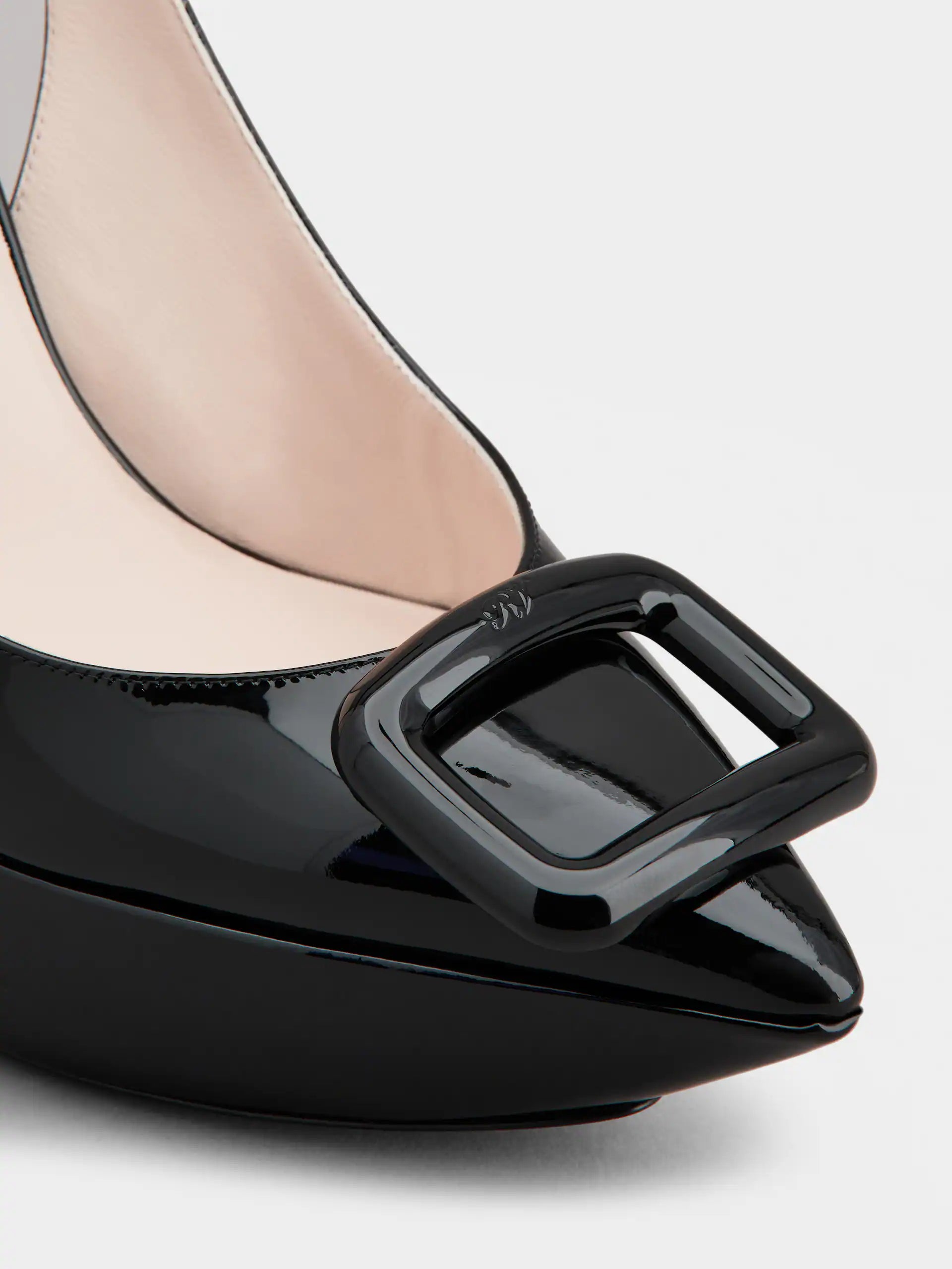 「ヴィヴ ショック」ラッカード バックル パテントレザー スリングバック パンプス 125 mm ブラック