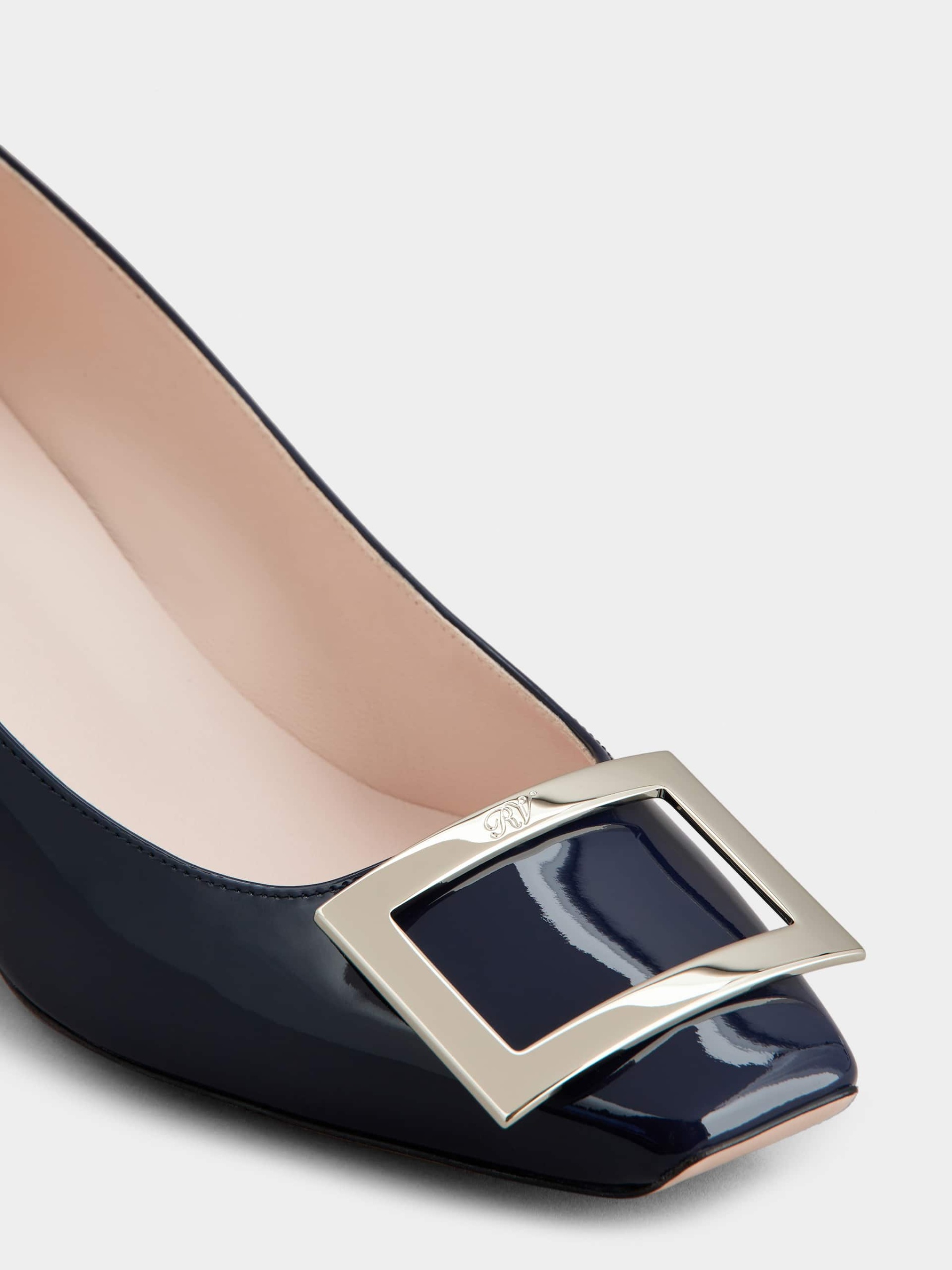 「ベル ヴィヴィエ トランペット」パンプス パテントレザー 45 mm ブルー