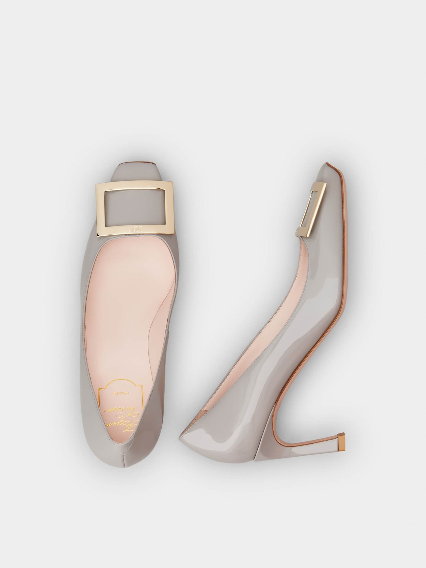 「ベル ヴィヴィエ トランペット」パテントレザー パンプス 70 mm グレー