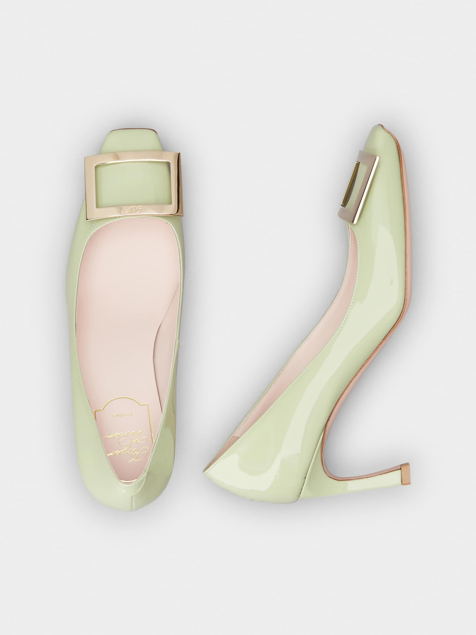 「ベル ヴィヴィエ トランペット」パテントレザー パンプス 70 mm グリーン