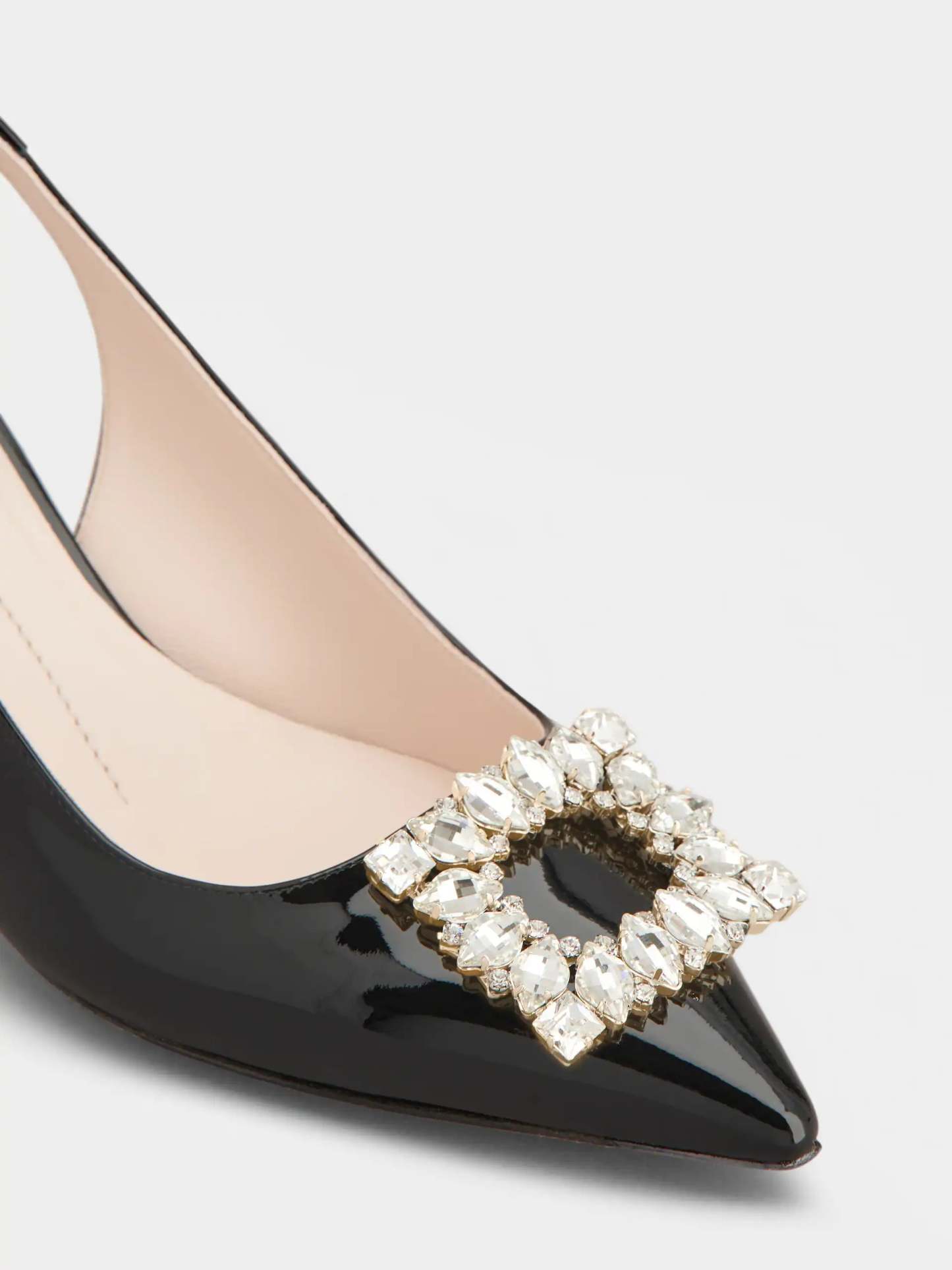 「ヴィルギュル」ストラス バックル パテント レザー スリングバック パンプス 55 mm ブラック