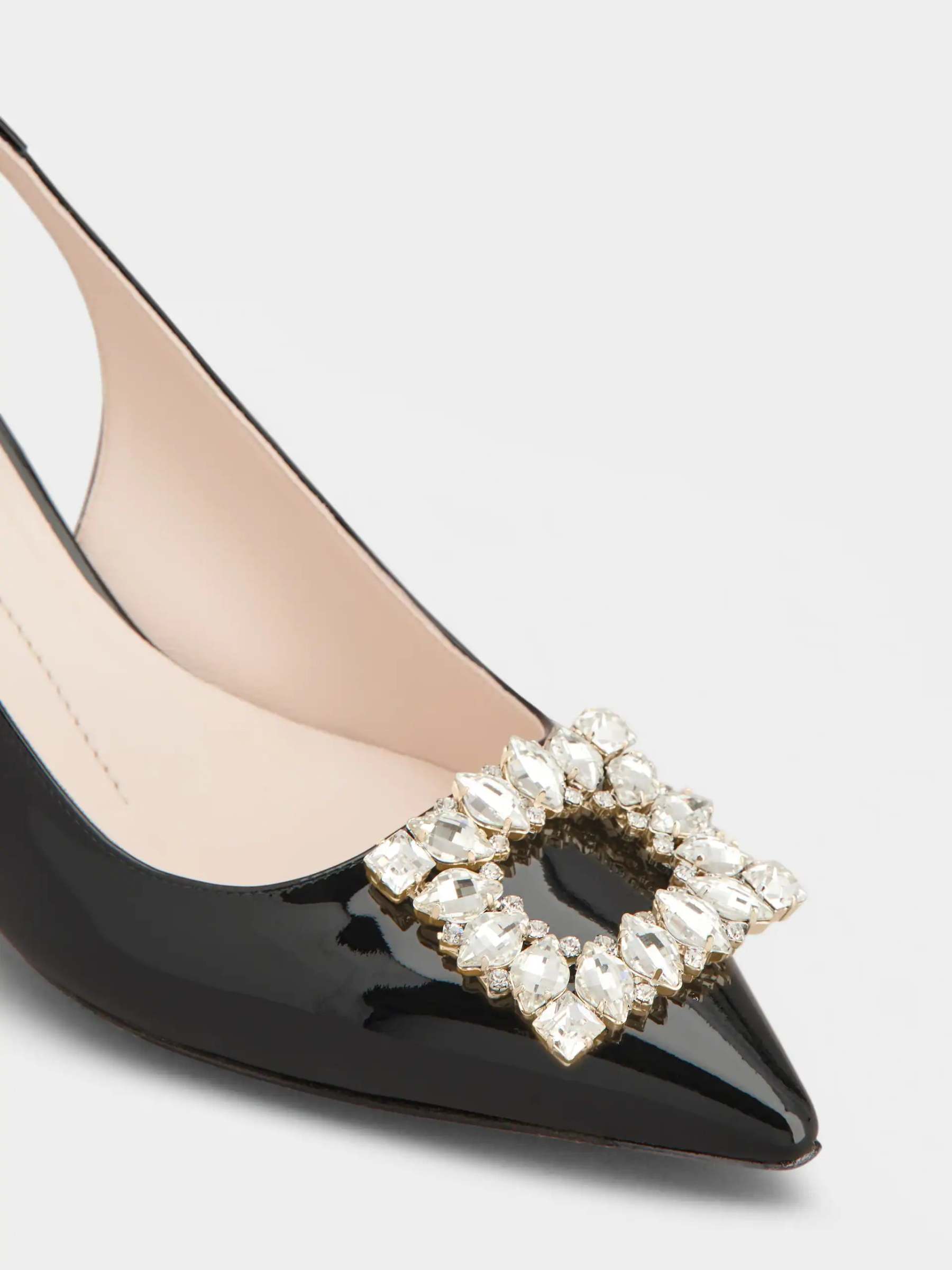 「ヴィルギュル」ストラス バックル パテント レザー スリングバック パンプス 55 mm ブラック