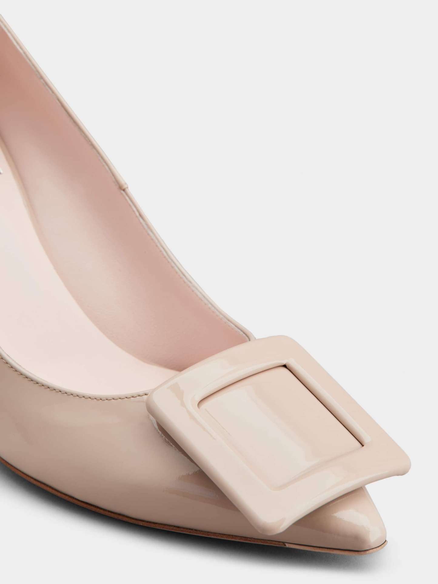 「ヴィヴ イン ザ シティ」 パテントレザー パンプス 65 mm ピンク