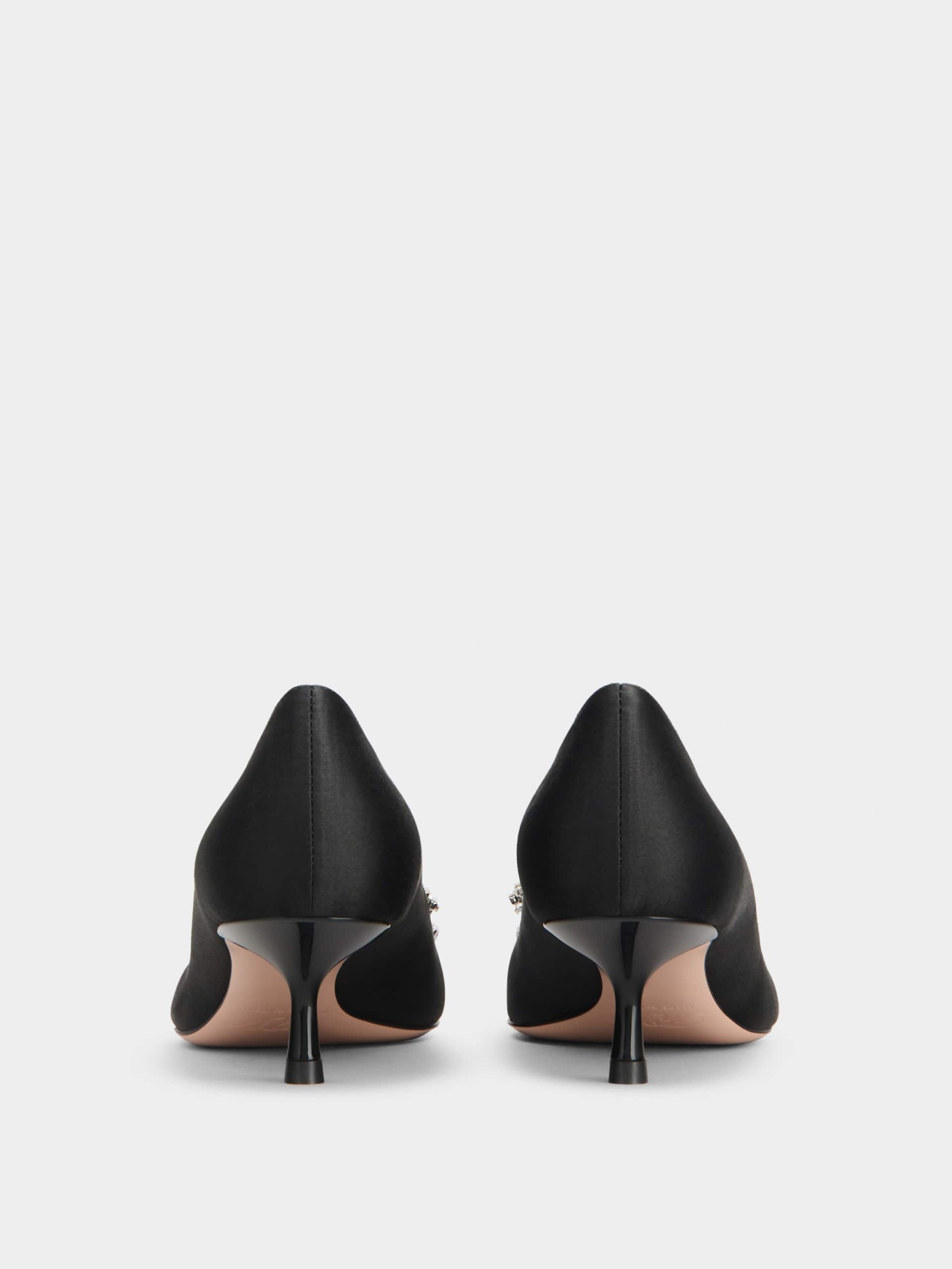 RV ブーケストラスバックル サテン パンプス 45 mm ブラック