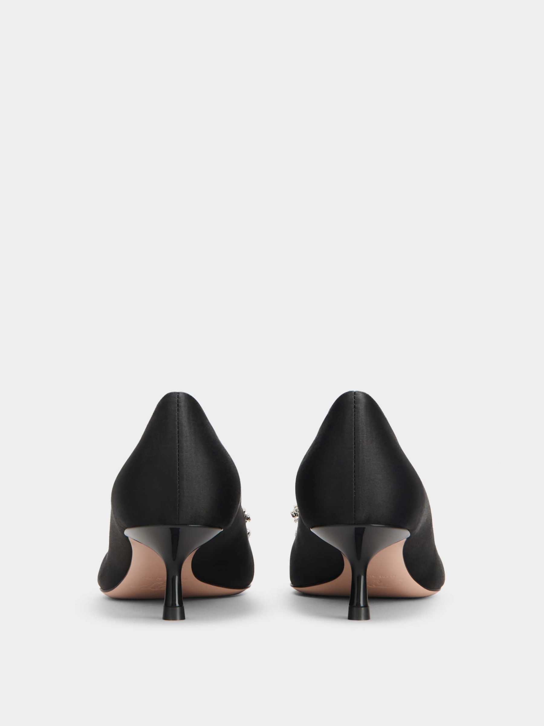 RV ブーケストラスバックル サテン パンプス 45 mm ブラック