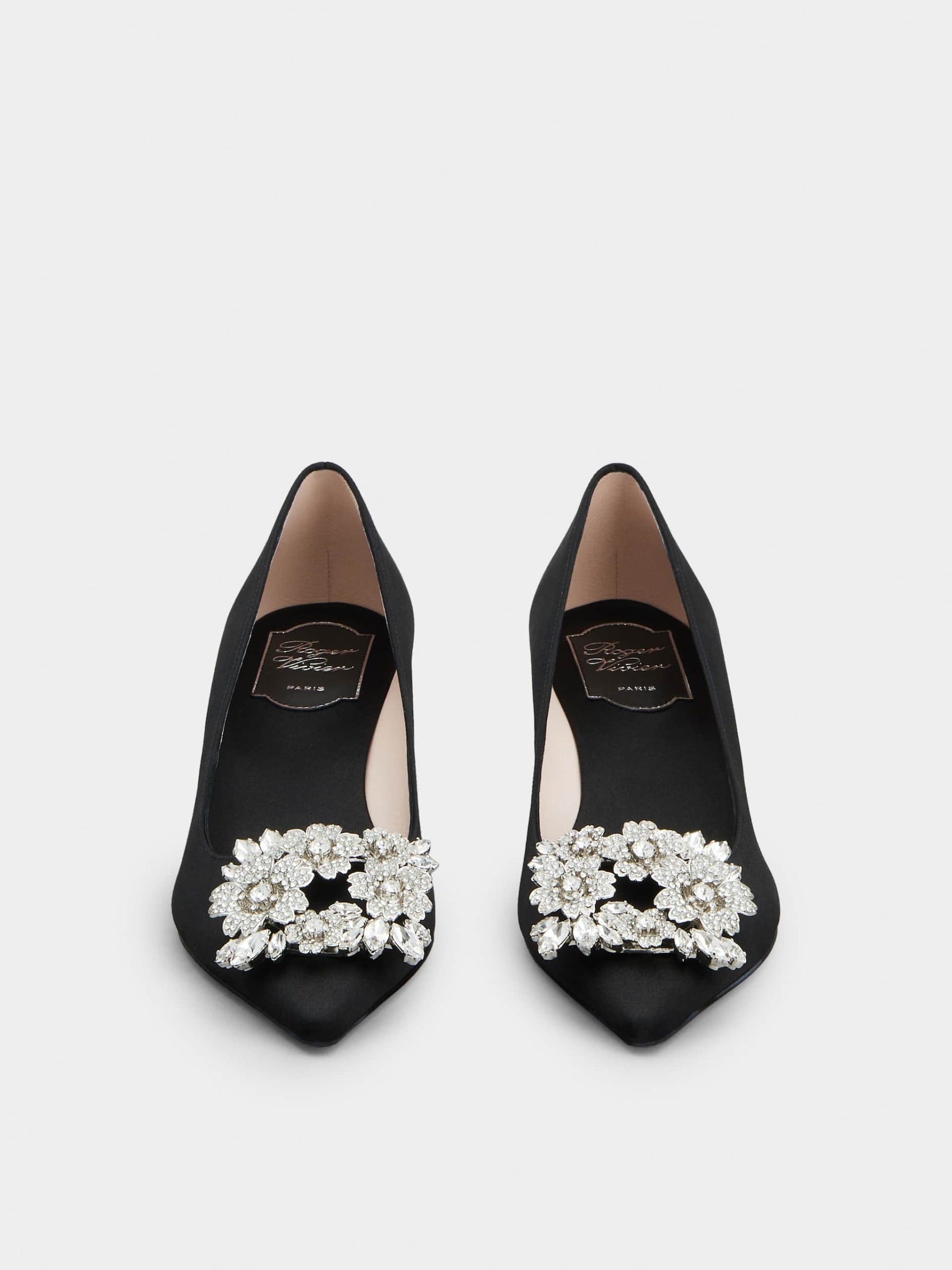 RV ブーケストラスバックル サテン パンプス 45 mm ブラック