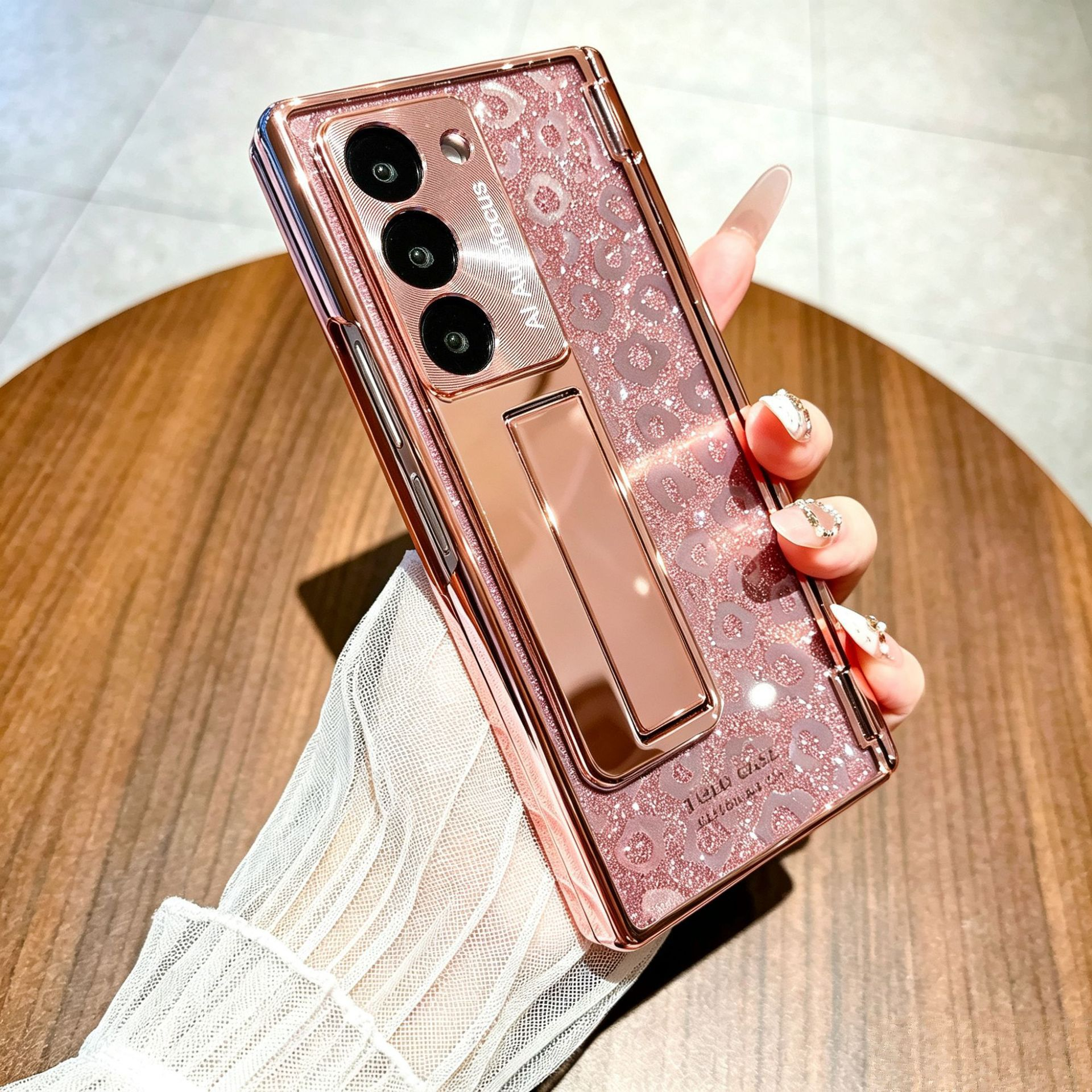 เคส Samsung Galaxy Z Fold8U/7/6 แบบใส เคลือบเมทัลลิก พร้อมขาตั้งในตัว ดีไซน์พรีเมียม