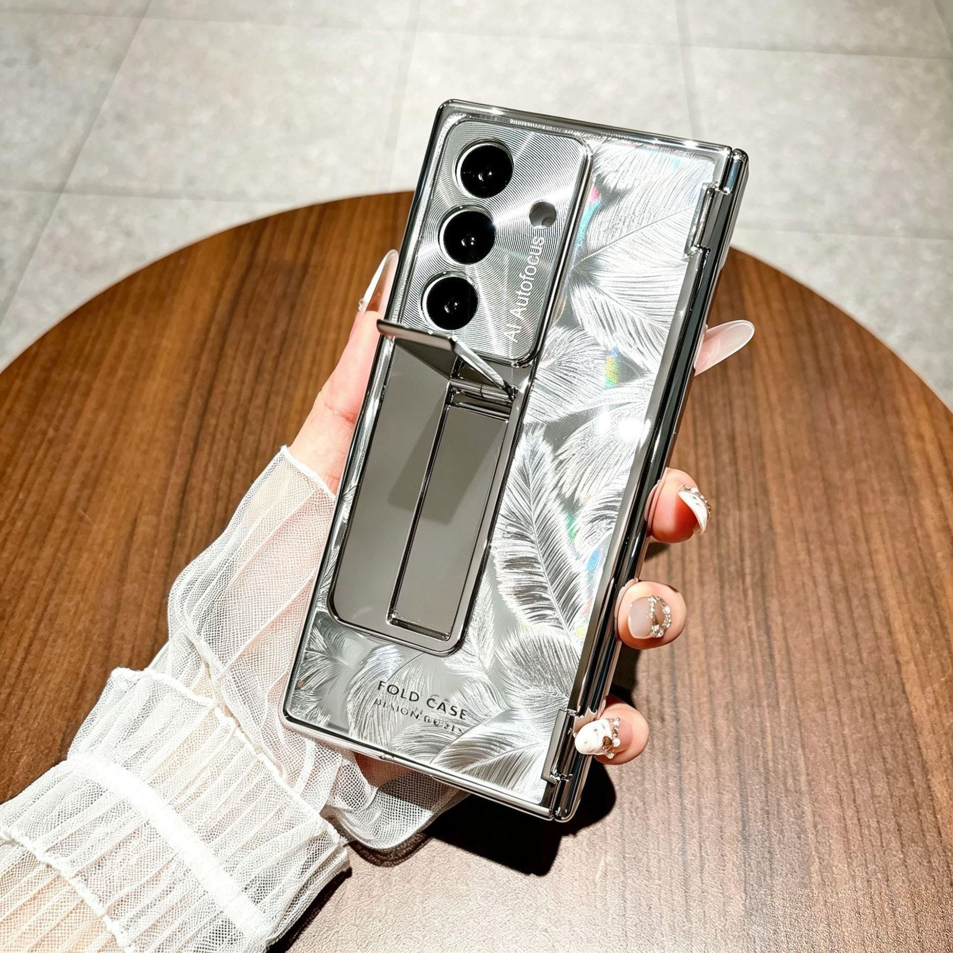 เคส Samsung Galaxy Z Fold8U/7/6 แบบใส เคลือบเมทัลลิก พร้อมขาตั้งในตัว ดีไซน์พรีเมียม