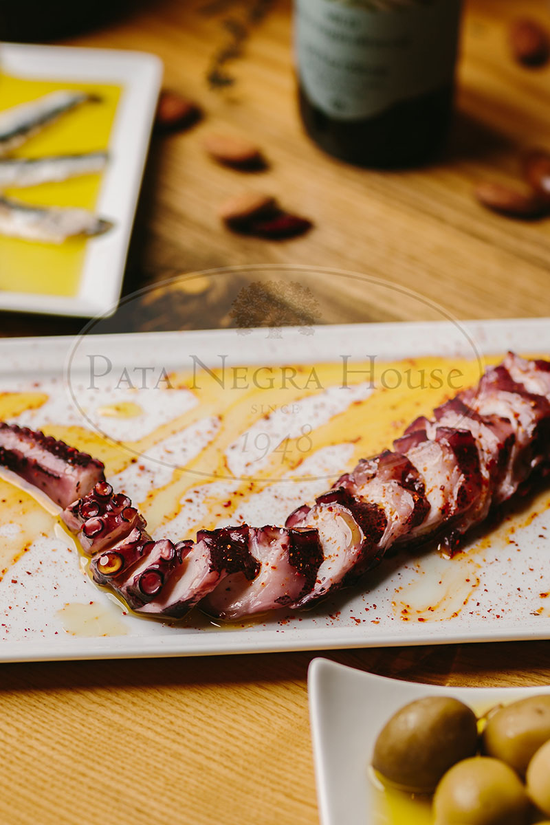 Tapas Box-Cooked Octopus Leg (one leg) 150g