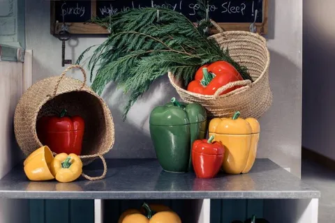 Bordallo Pinheiro Green Covered Pepper Box Small