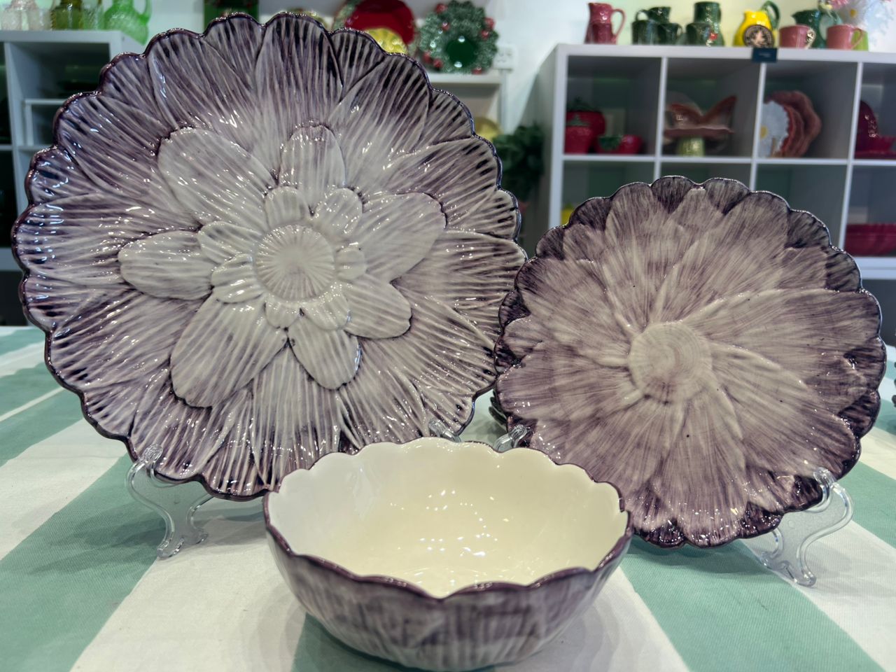 Matias Belo Artichoke Dinnerware Set of 18 Purple (Mariana Aubergine)