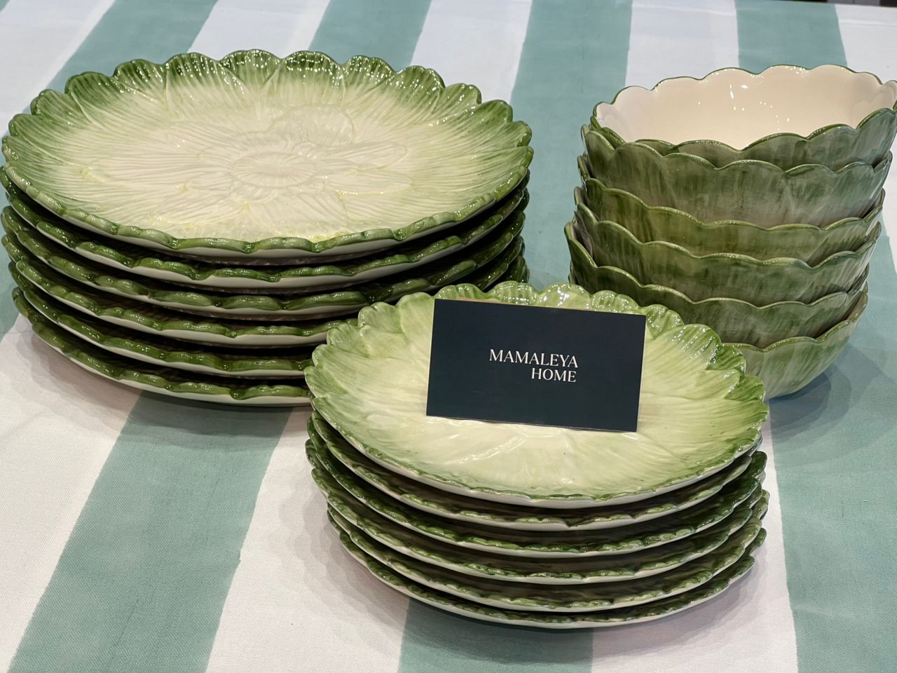 Matias Belo Artichoke Dinnerware Set of 18 Green