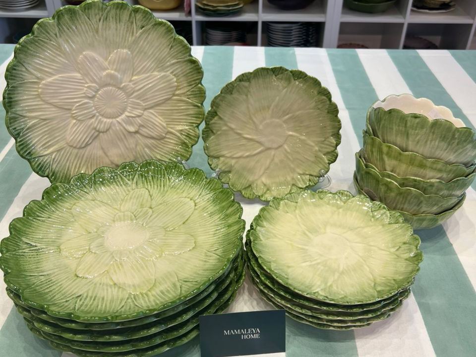 Matias Belo Artichoke Dinnerware Set of 18 Green