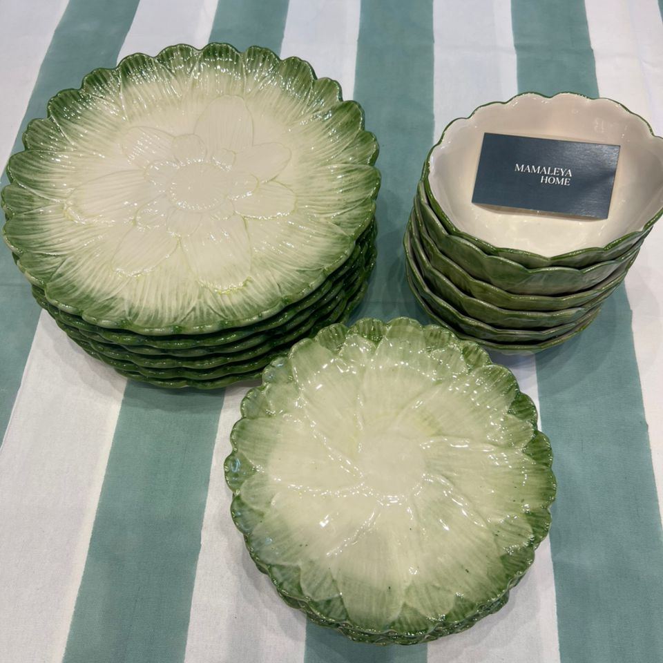 Matias Belo Artichoke Dinnerware Set of 18 Green