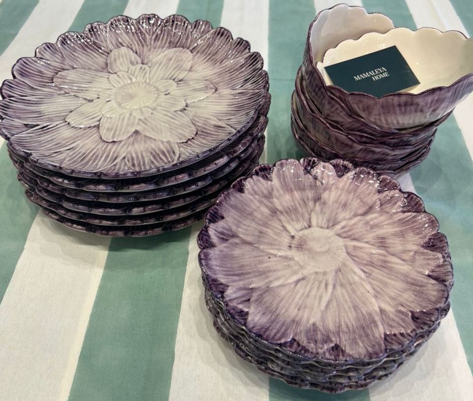 Matias Belo Artichoke Dinnerware Set of 18 Purple (Mariana Aubergine)