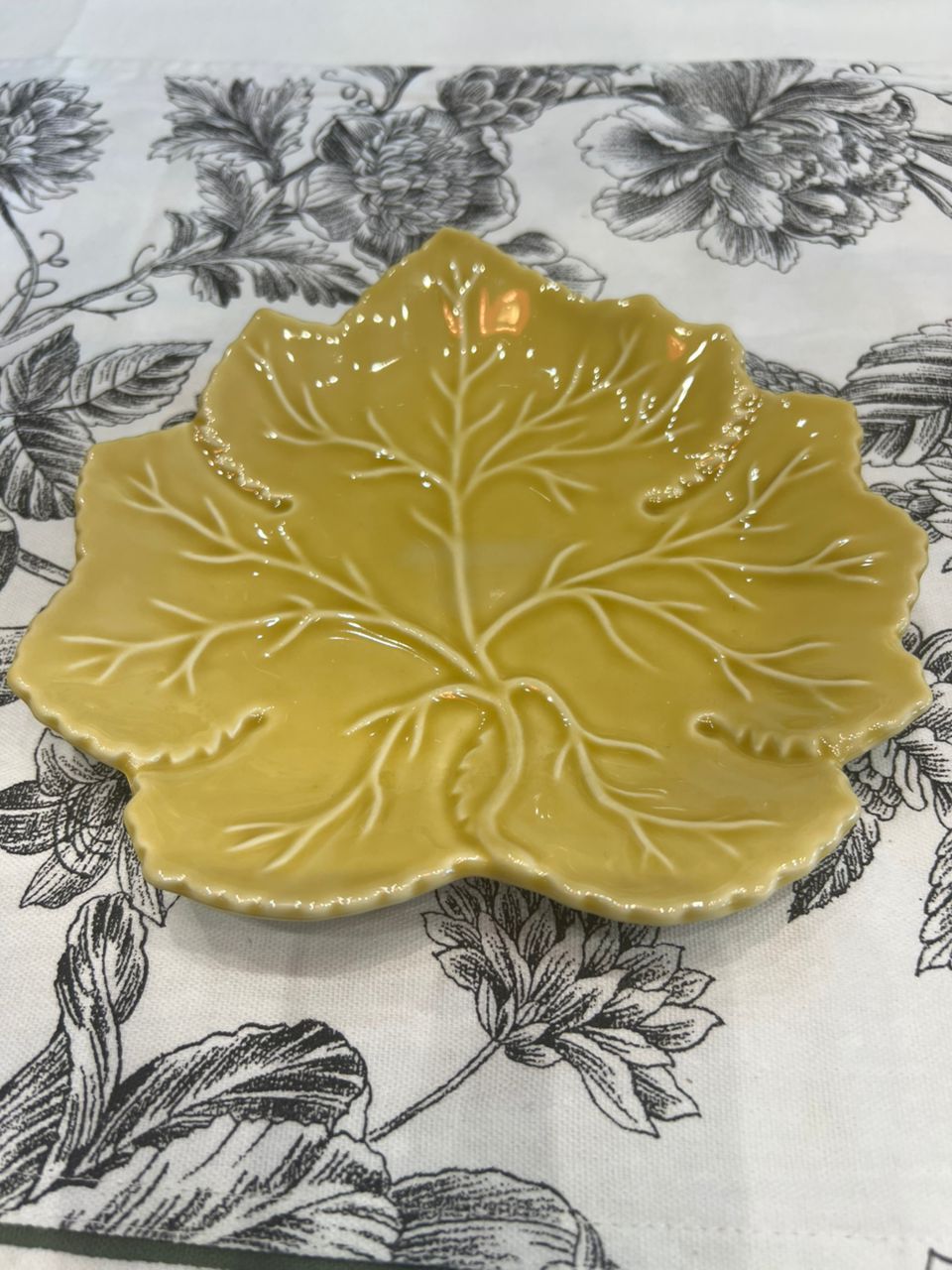 Coldar Vine Leaf Dessert Plate 20cm