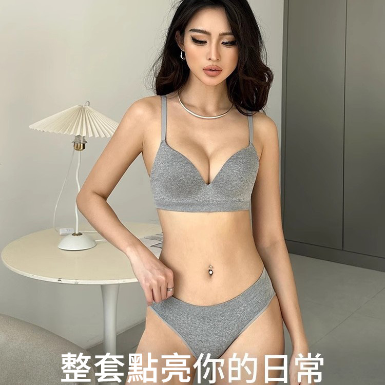 無痕內衣女生小胸聚攏顯大調整型上托防下垂新款平胸專用胸罩套裝