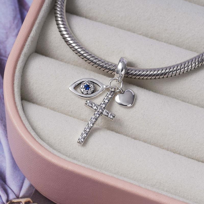 Defensor of Love Pendant image number 1