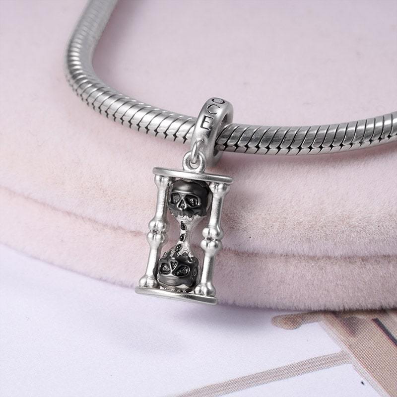 Skull Hourglass Pendant image number 1