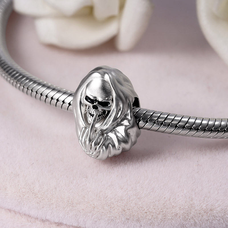Middle Finger Skull Charm image number 1