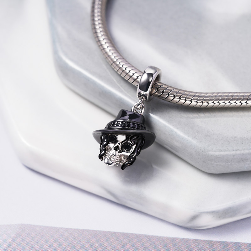 Curly Hair Skull Pendant image number 1