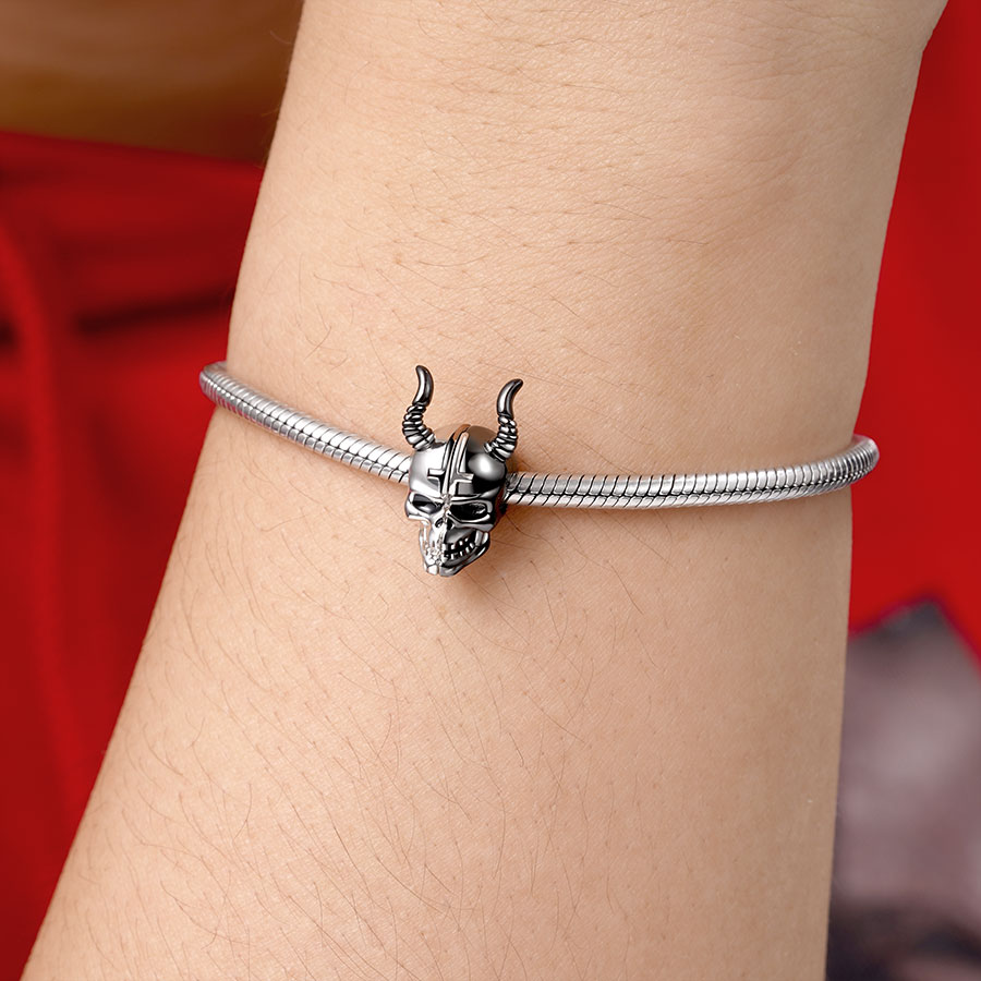 Skull with Horns Charm image number 2
