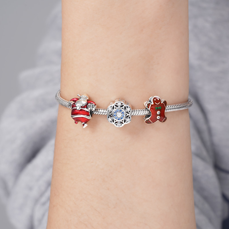 Snowflakes Charm image number 2